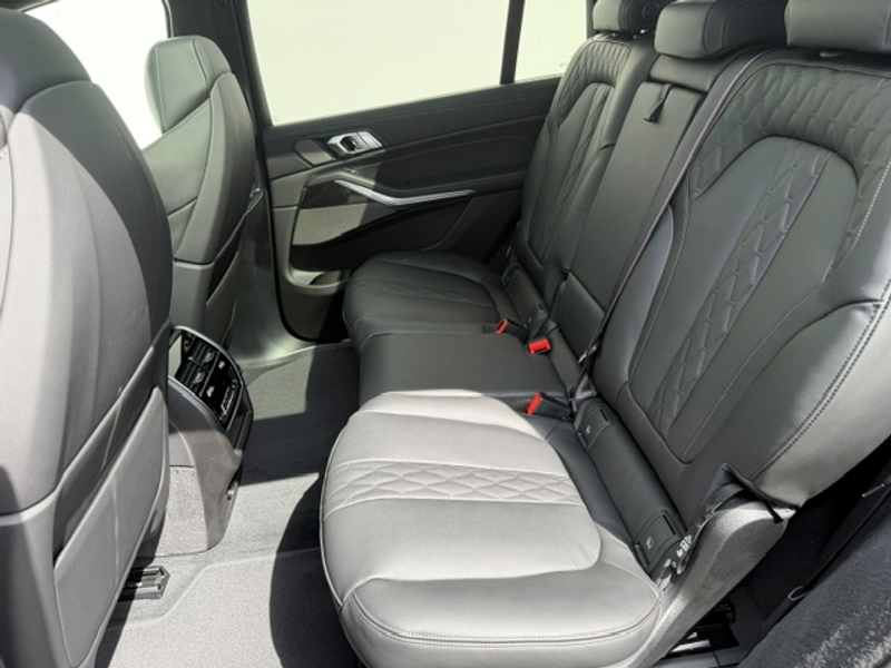 BMW X7 xDrive 40d Sportpaket HUD Luftfederung Niveau Stan — photo 12