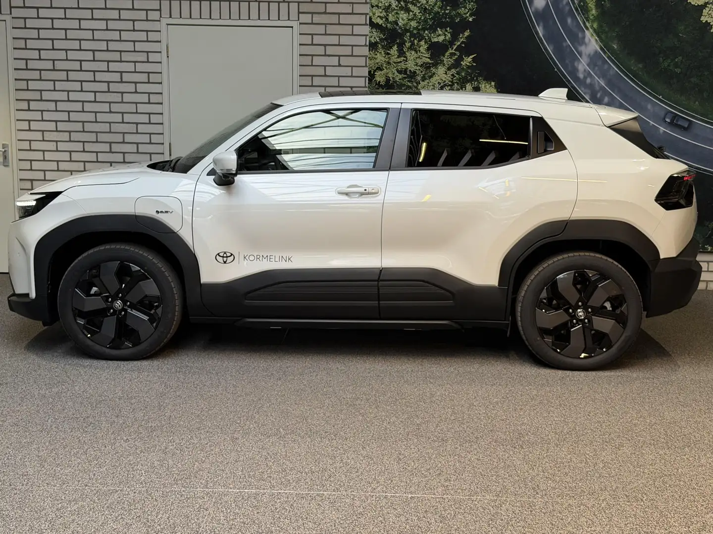 Toyota Urban Cruiser Executive 61 kWh Weiß - 2