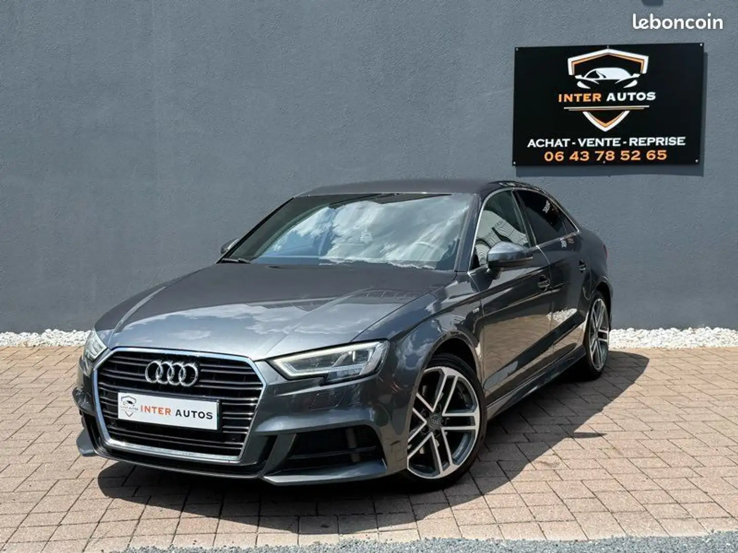 Audi A3 Berline Sline 150ch cockpit Grau - 2
