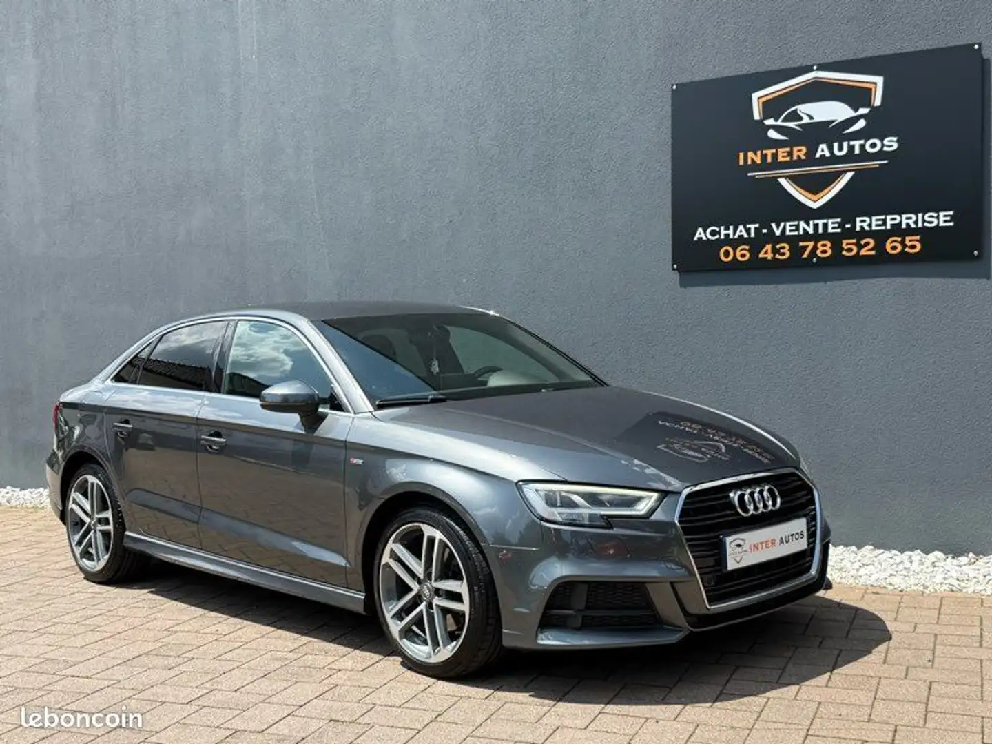 Audi A3 Berline Sline 150ch cockpit Grau - 1