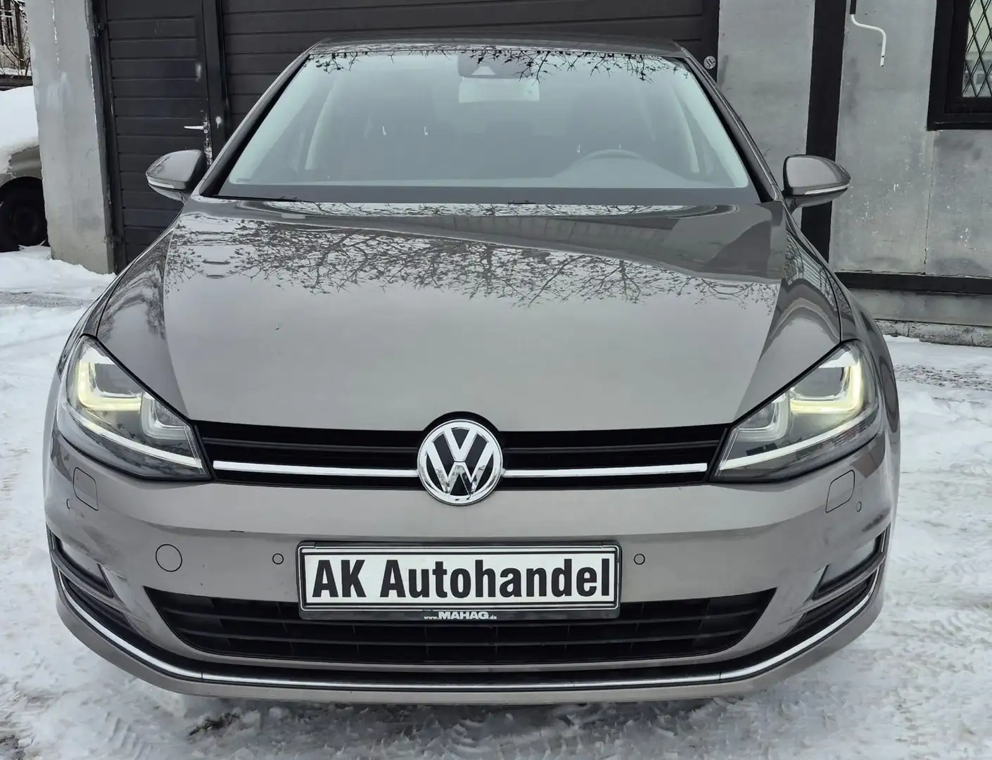 Volkswagen Golf VII Lim. Lounge BMT SItzheiz Navi Tempomat Šedá - 2