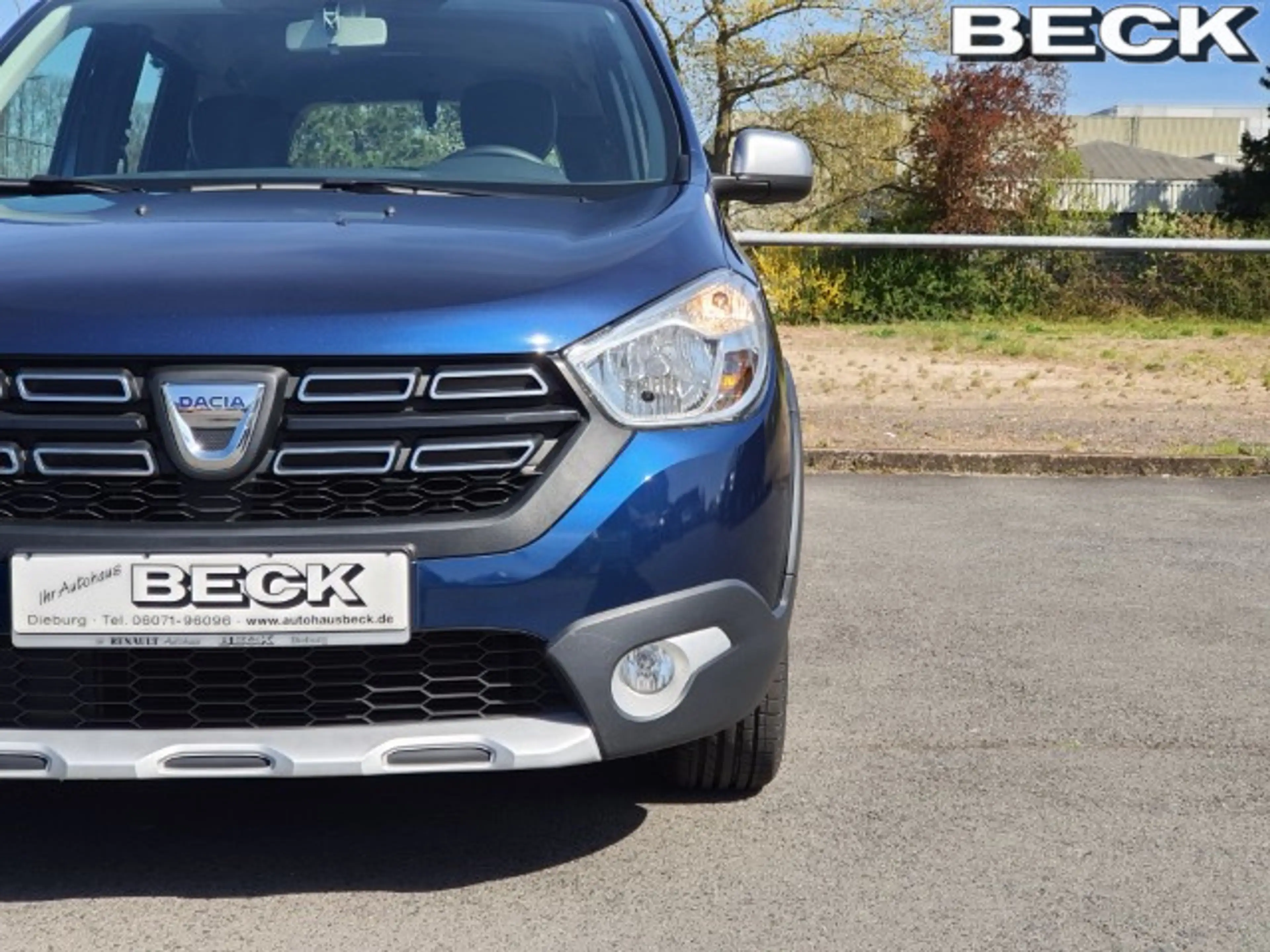 Dacia Lodgy Stepway SCe 100 | 7-Sitzer,AHK,Klima,BT,Rückfah — photo 3