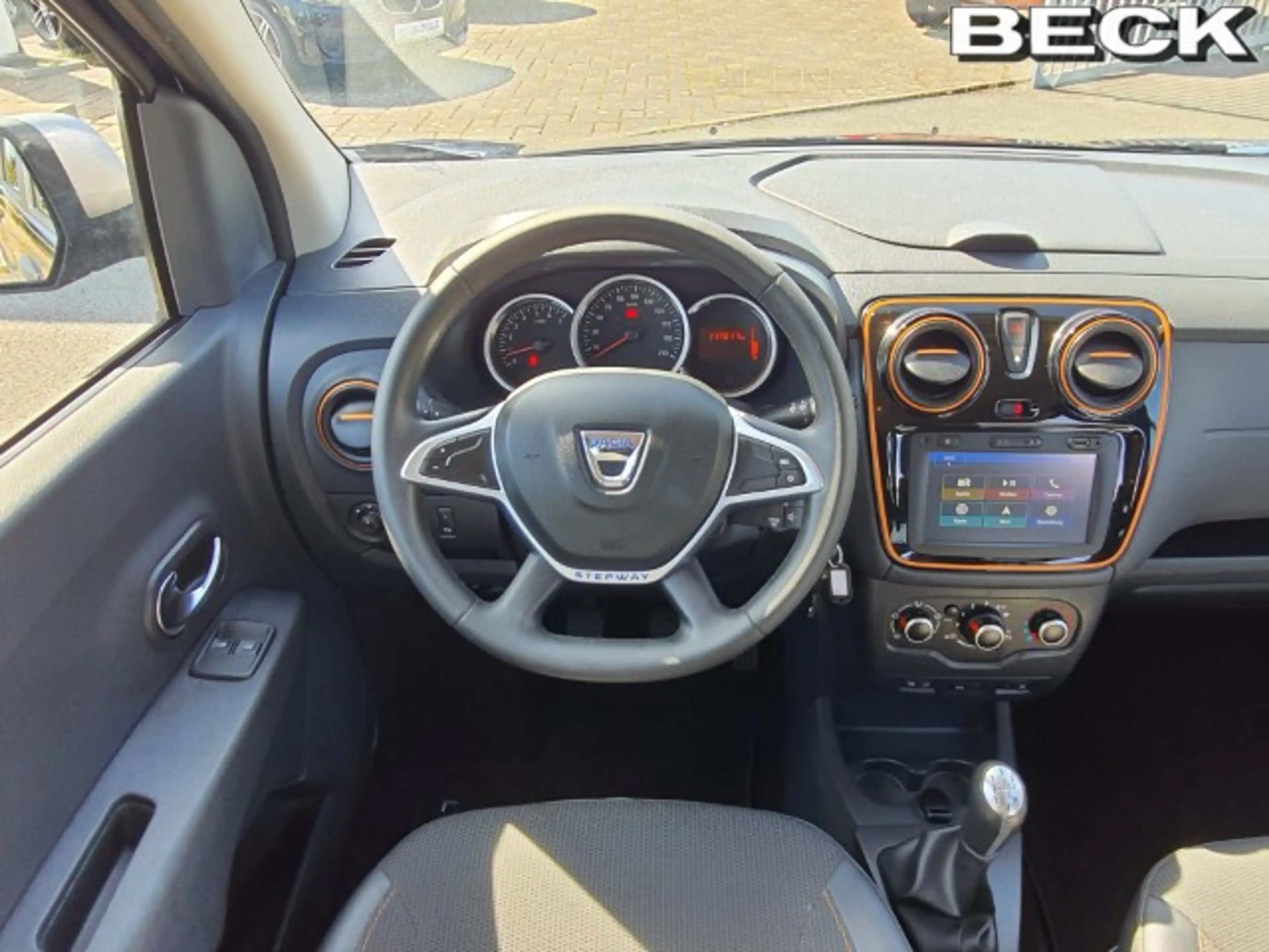 Dacia Lodgy Stepway SCe 100 | 7-Sitzer,AHK,Klima,BT,Rückfah — photo 8