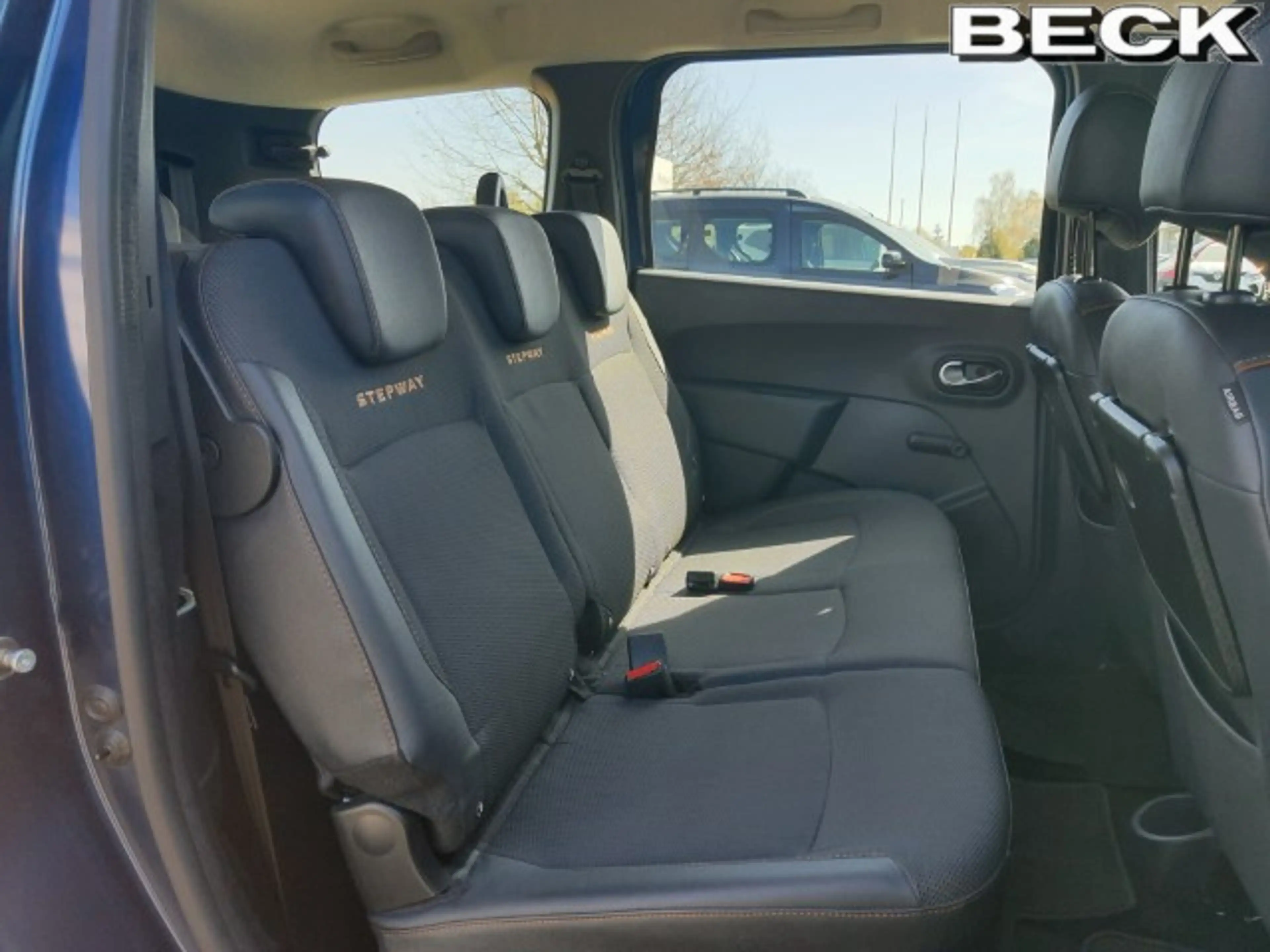 Dacia Lodgy Stepway SCe 100 | 7-Sitzer,AHK,Klima,BT,Rückfah — photo 11