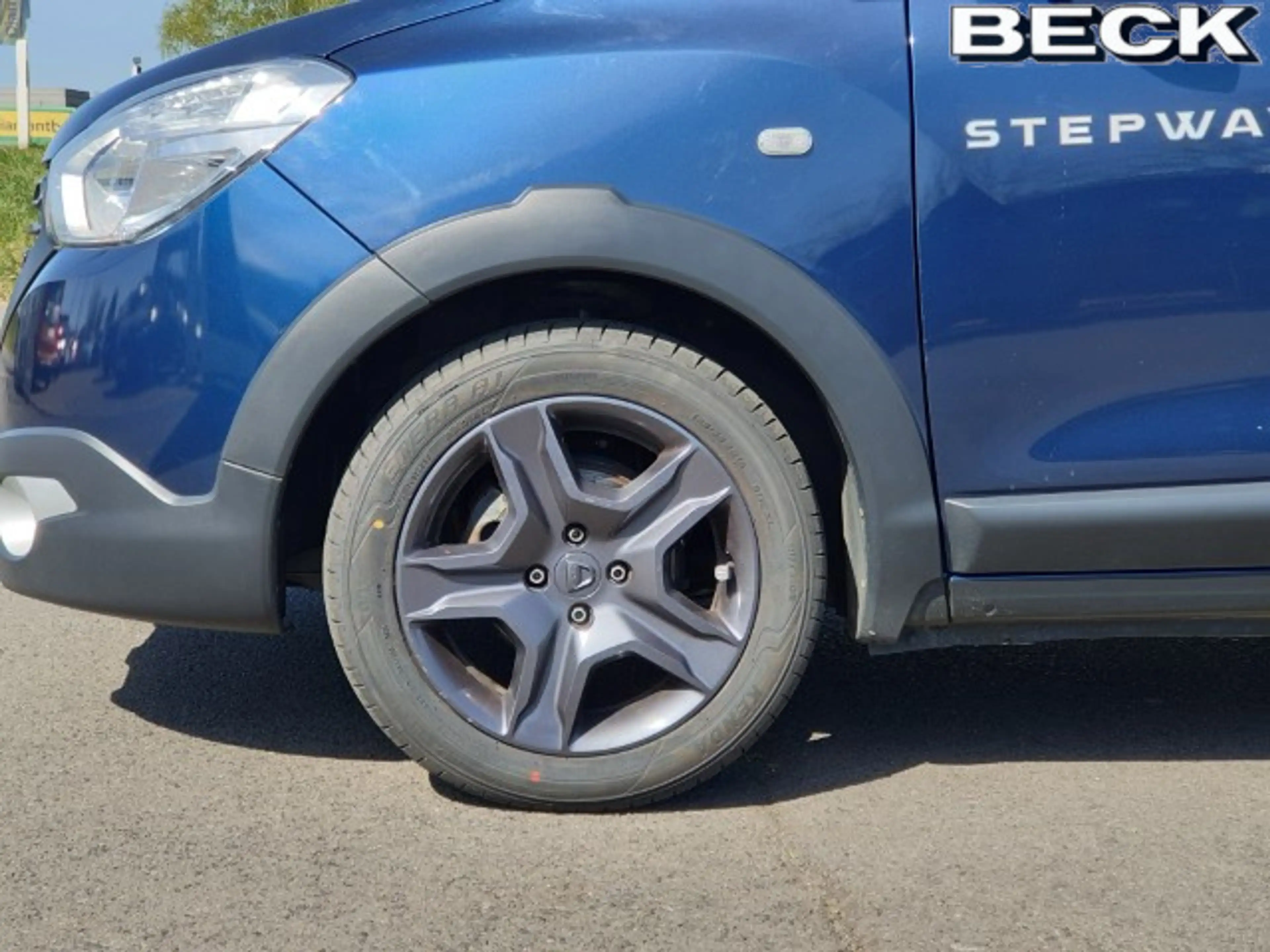 Dacia Lodgy Stepway SCe 100 | 7-Sitzer,AHK,Klima,BT,Rückfah — photo 4