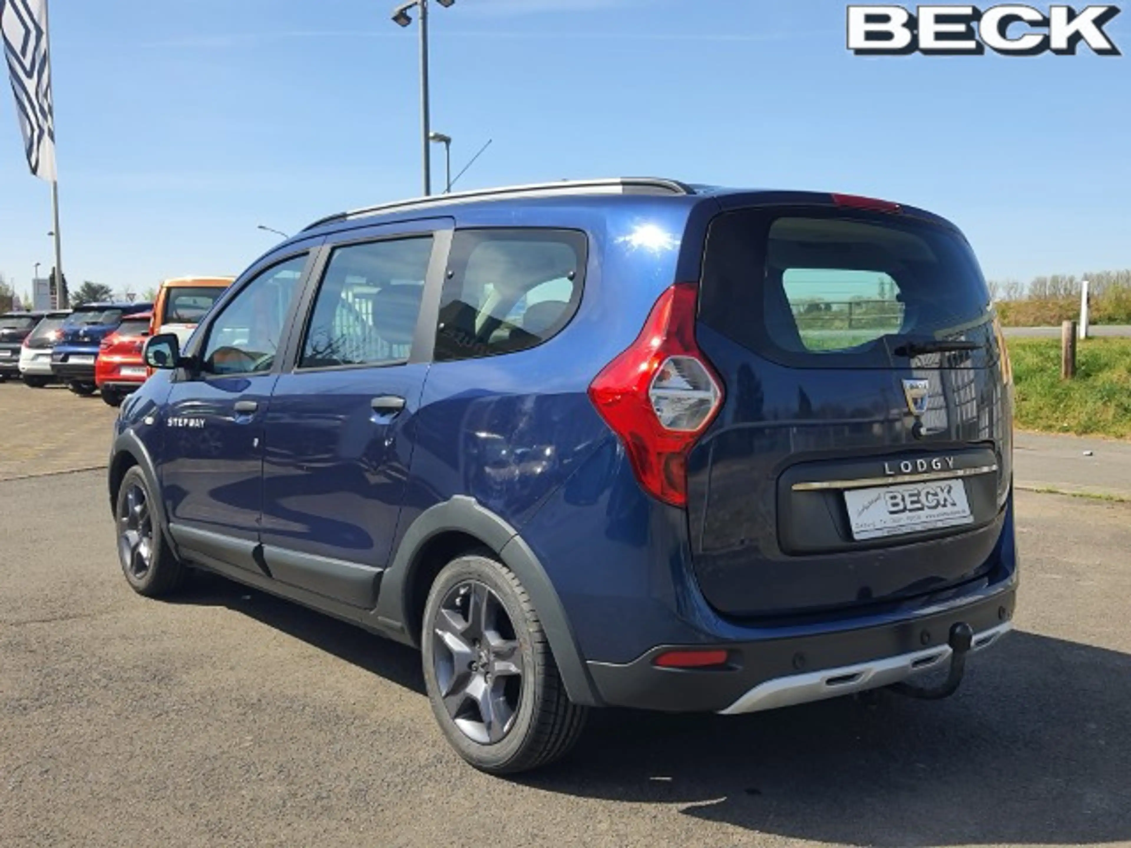 Dacia Lodgy Stepway SCe 100 | 7-Sitzer,AHK,Klima,BT,Rückfah — photo 6