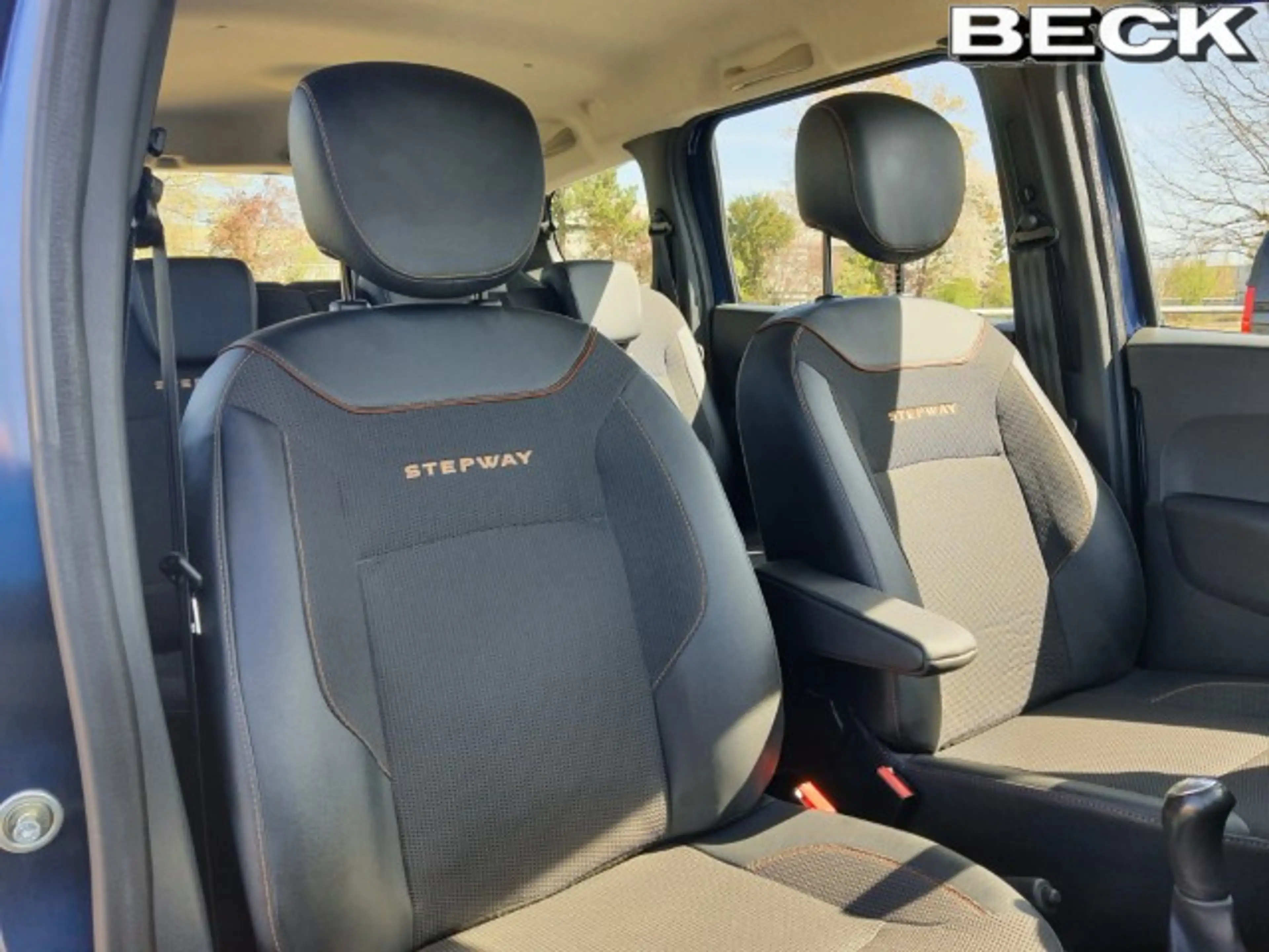 Dacia Lodgy Stepway SCe 100 | 7-Sitzer,AHK,Klima,BT,Rückfah — photo 10