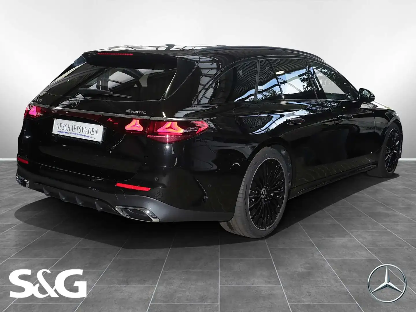 Mercedes-Benz E 450 4M T AMG Panoramadach+Anhängerk.+360°Kamer Schwarz - 2