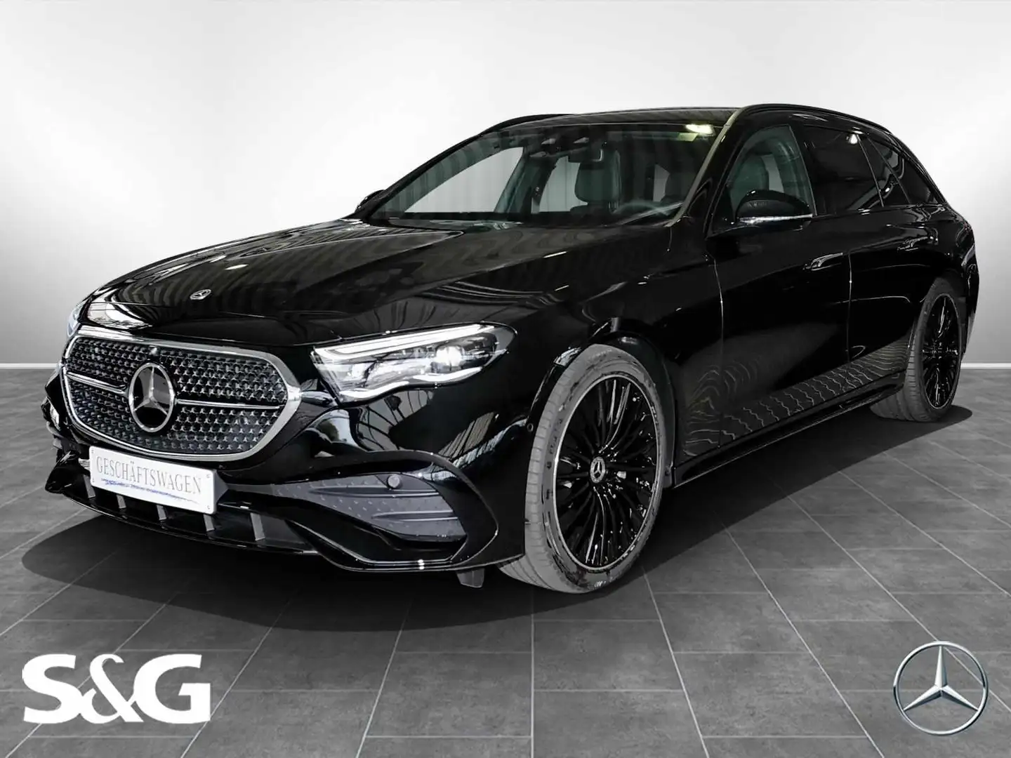 Mercedes-Benz E 450 4M T AMG Panoramadach+Anhängerk.+360°Kamer Black - 1