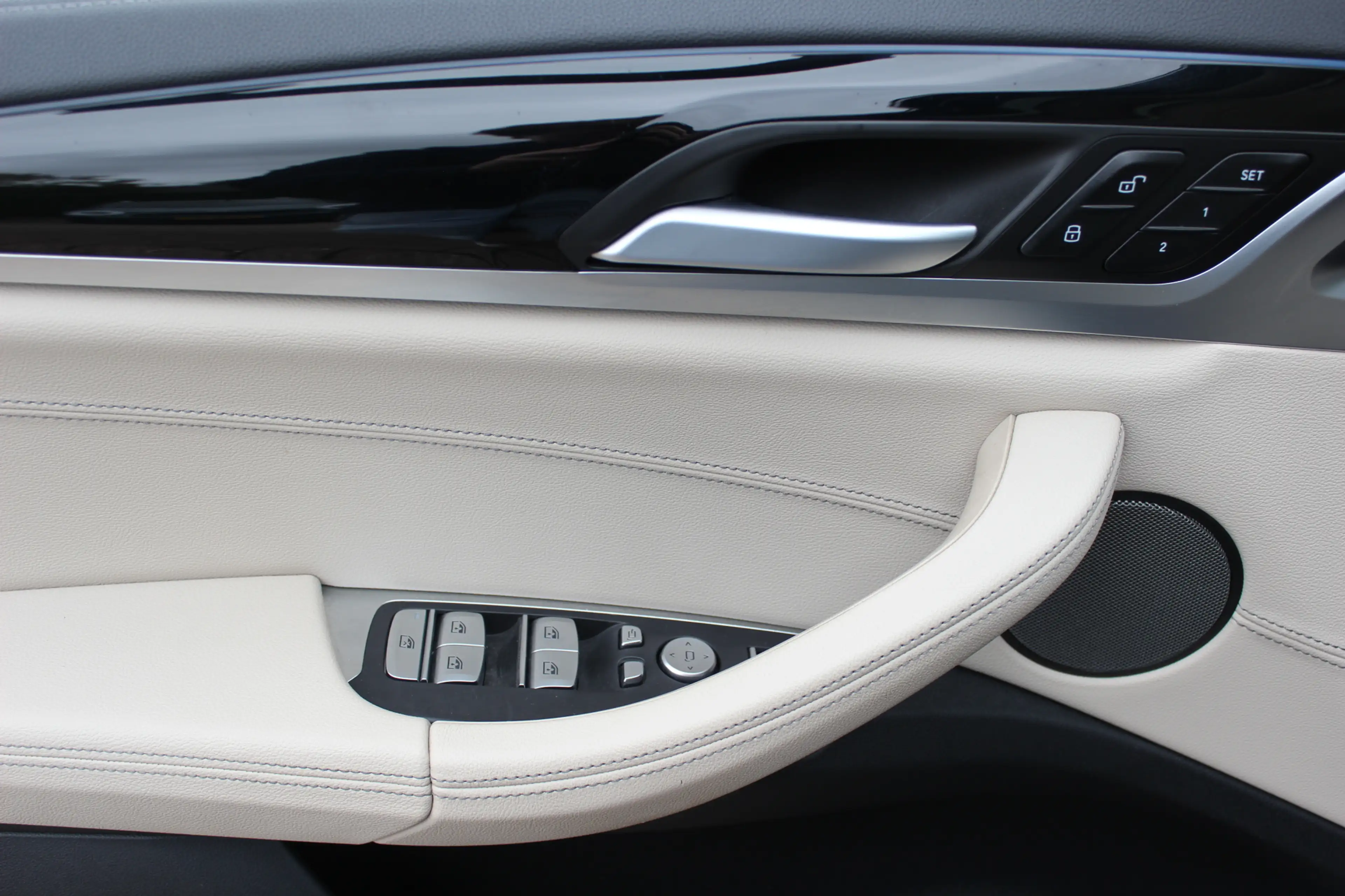 BMW iX3 High Executive 80 kWh / SoH 94,1% / Panoramadak / — photo 35