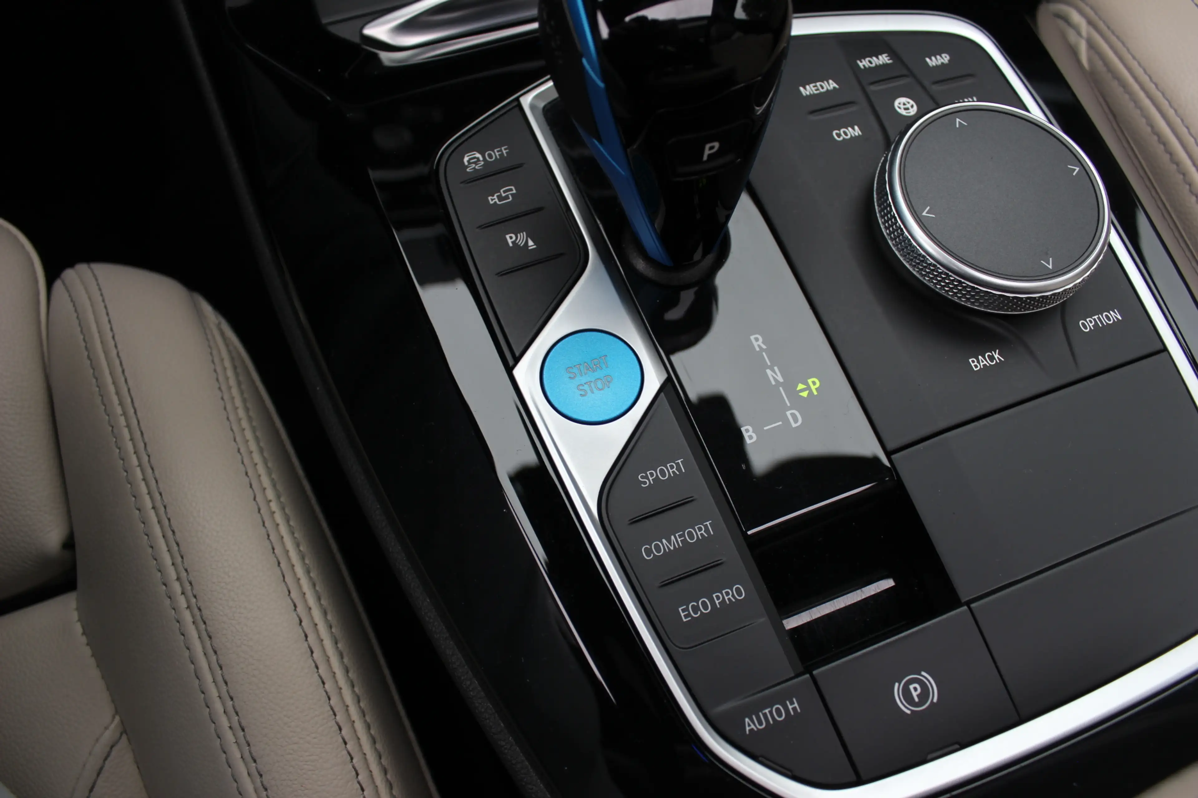 BMW iX3 High Executive 80 kWh / SoH 94,1% / Panoramadak / — photo 29