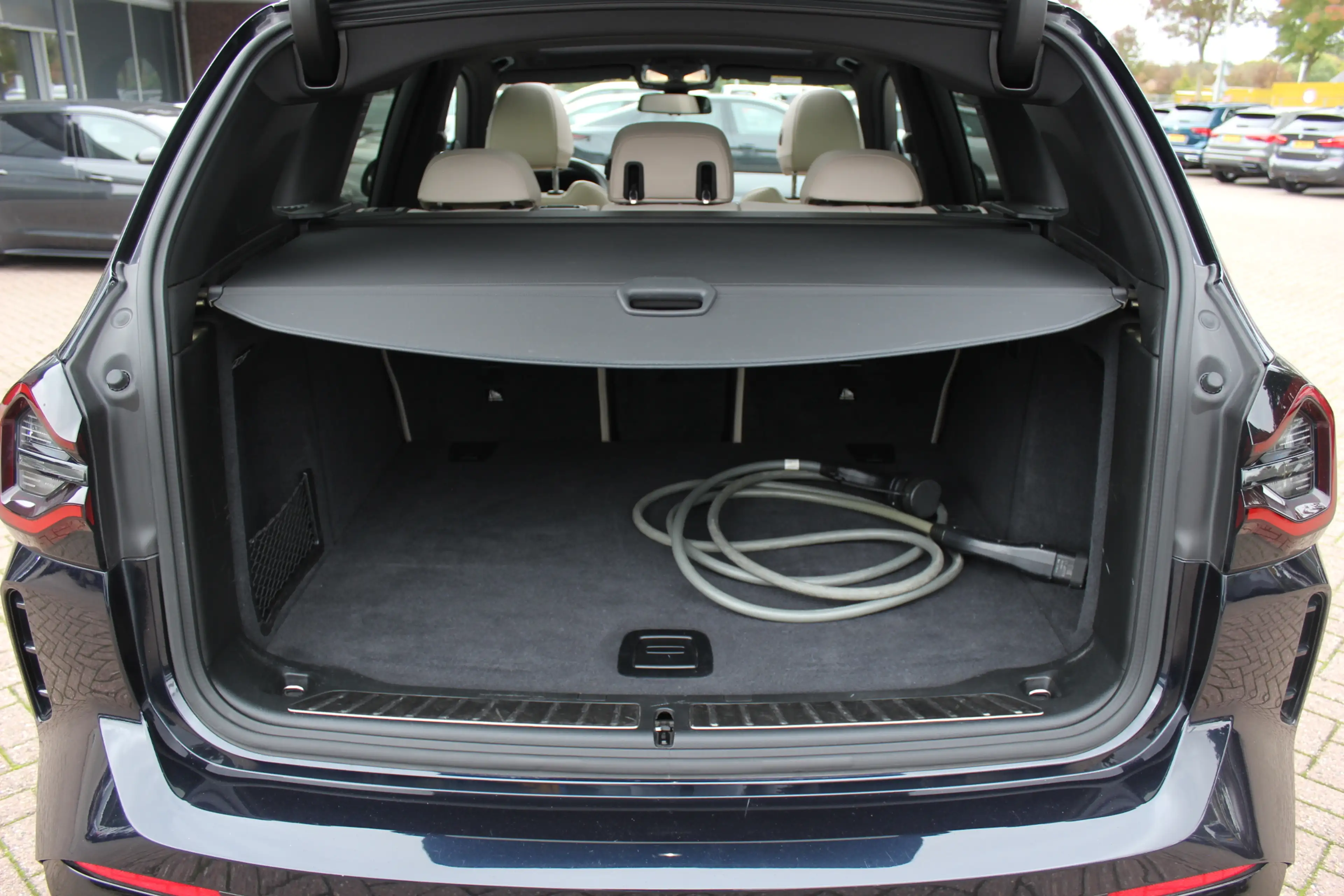 BMW iX3 High Executive 80 kWh / SoH 94,1% / Panoramadak / — photo 17