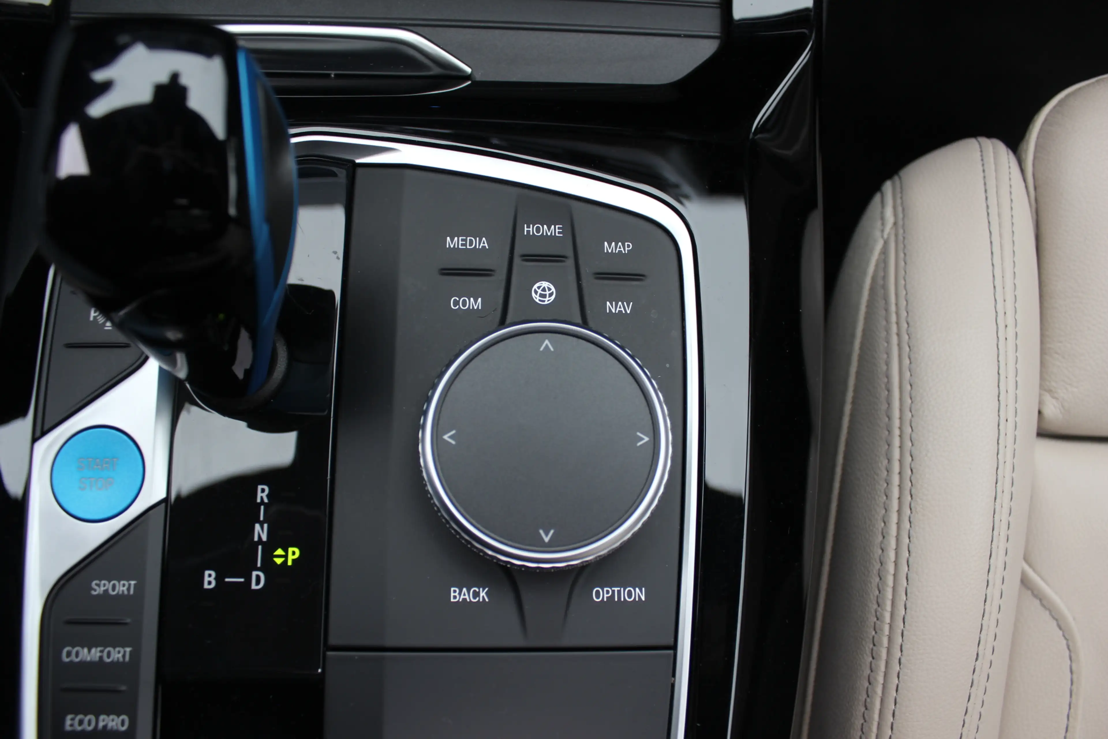 BMW iX3 High Executive 80 kWh / SoH 94,1% / Panoramadak / — photo 30