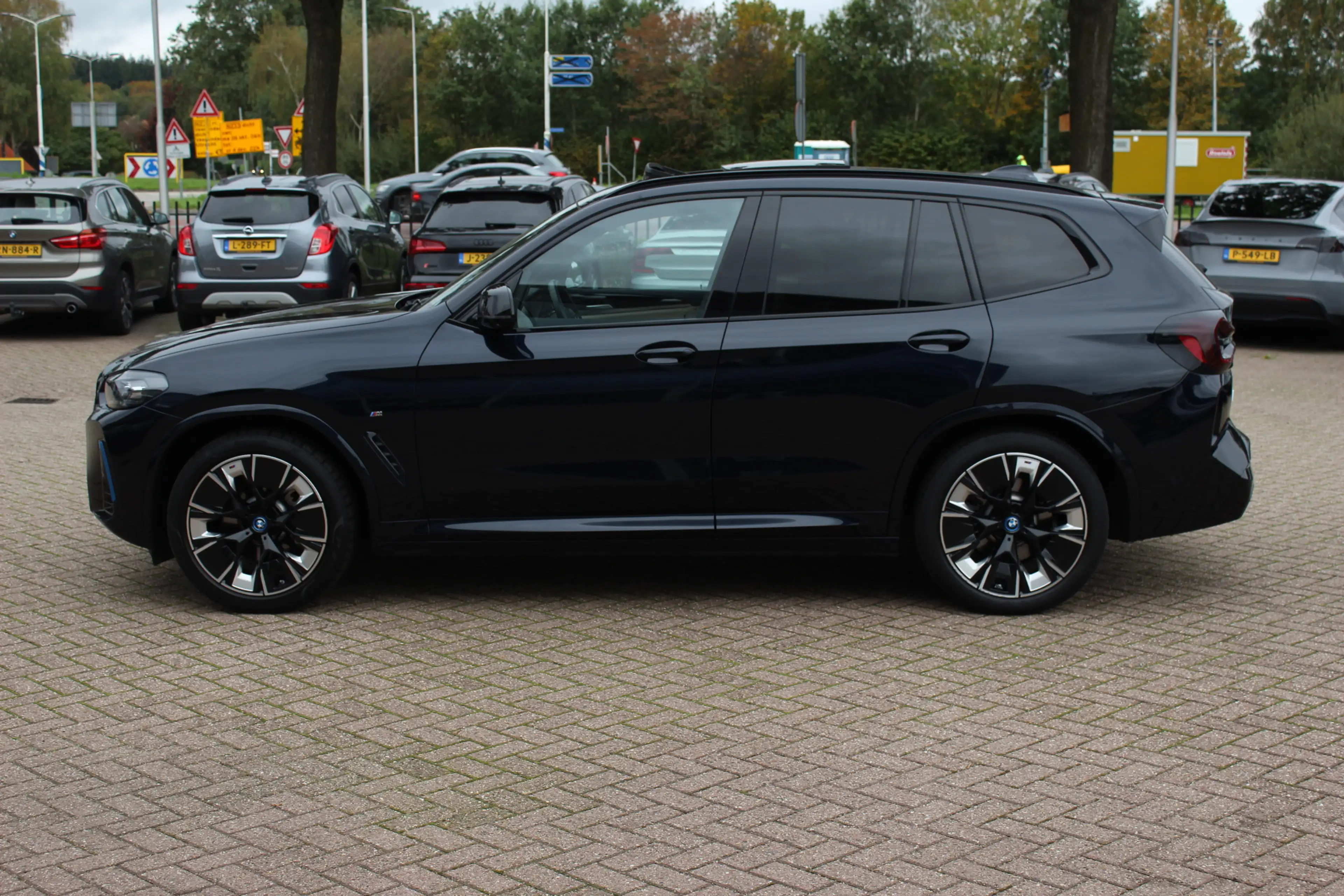 BMW iX3 High Executive 80 kWh / SoH 94,1% / Panoramadak / — photo 8