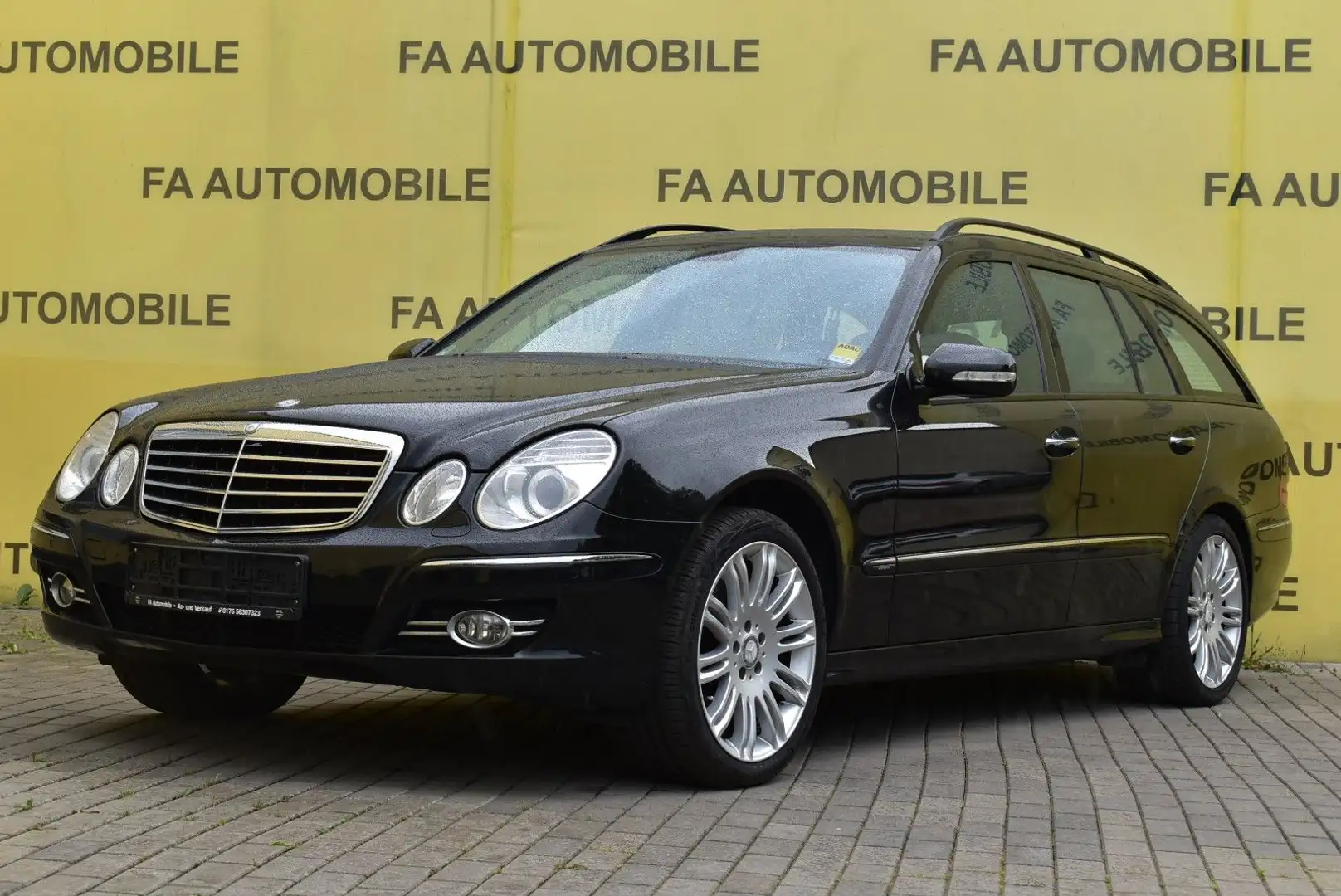 Mercedes-Benz E 280 T-Modell/SPORT/7 SITZE/LEDER/COMAND/XENON/ Schwarz - 1