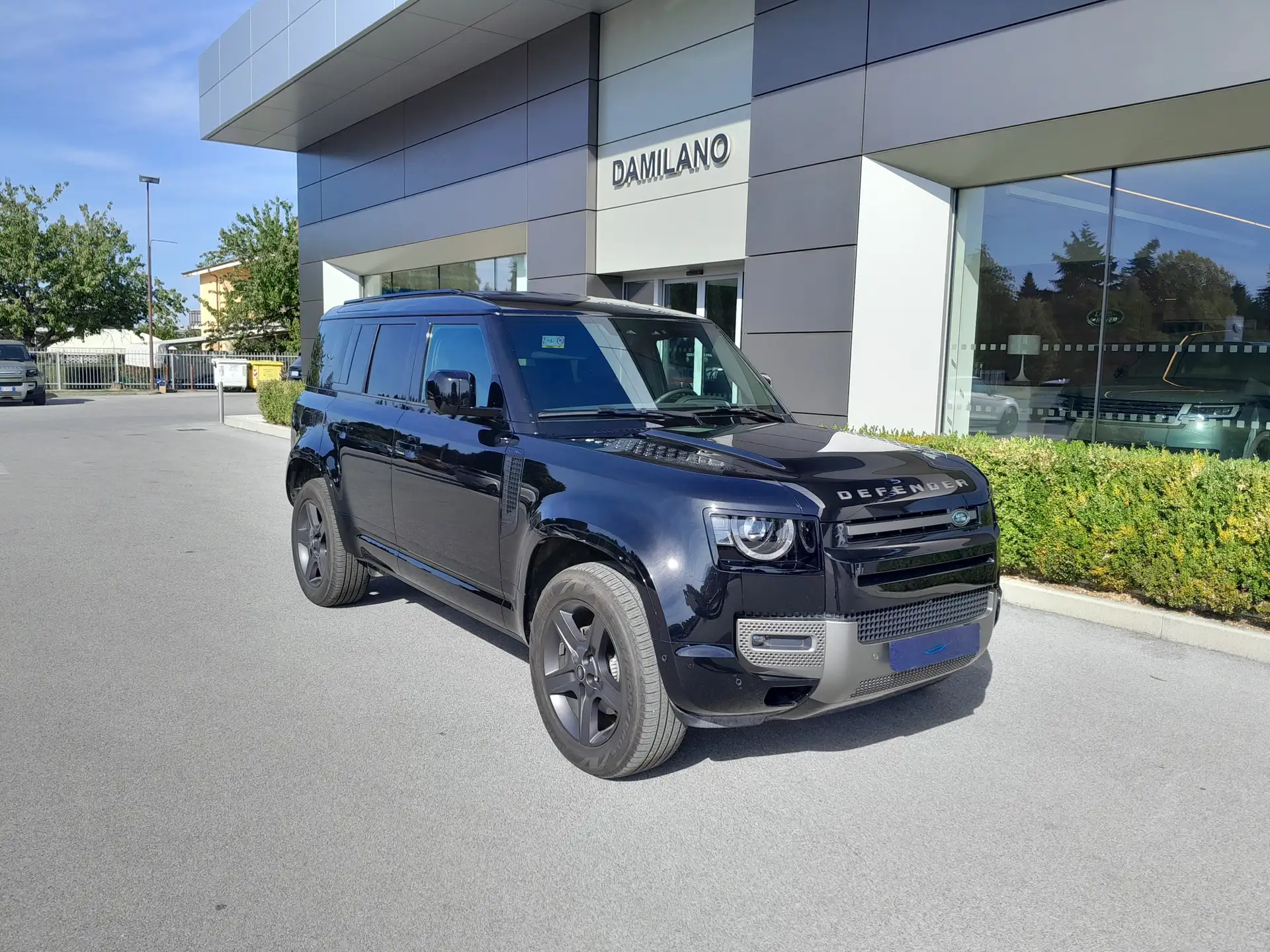 Land Rover Defender 2025 건메탈 사진 3