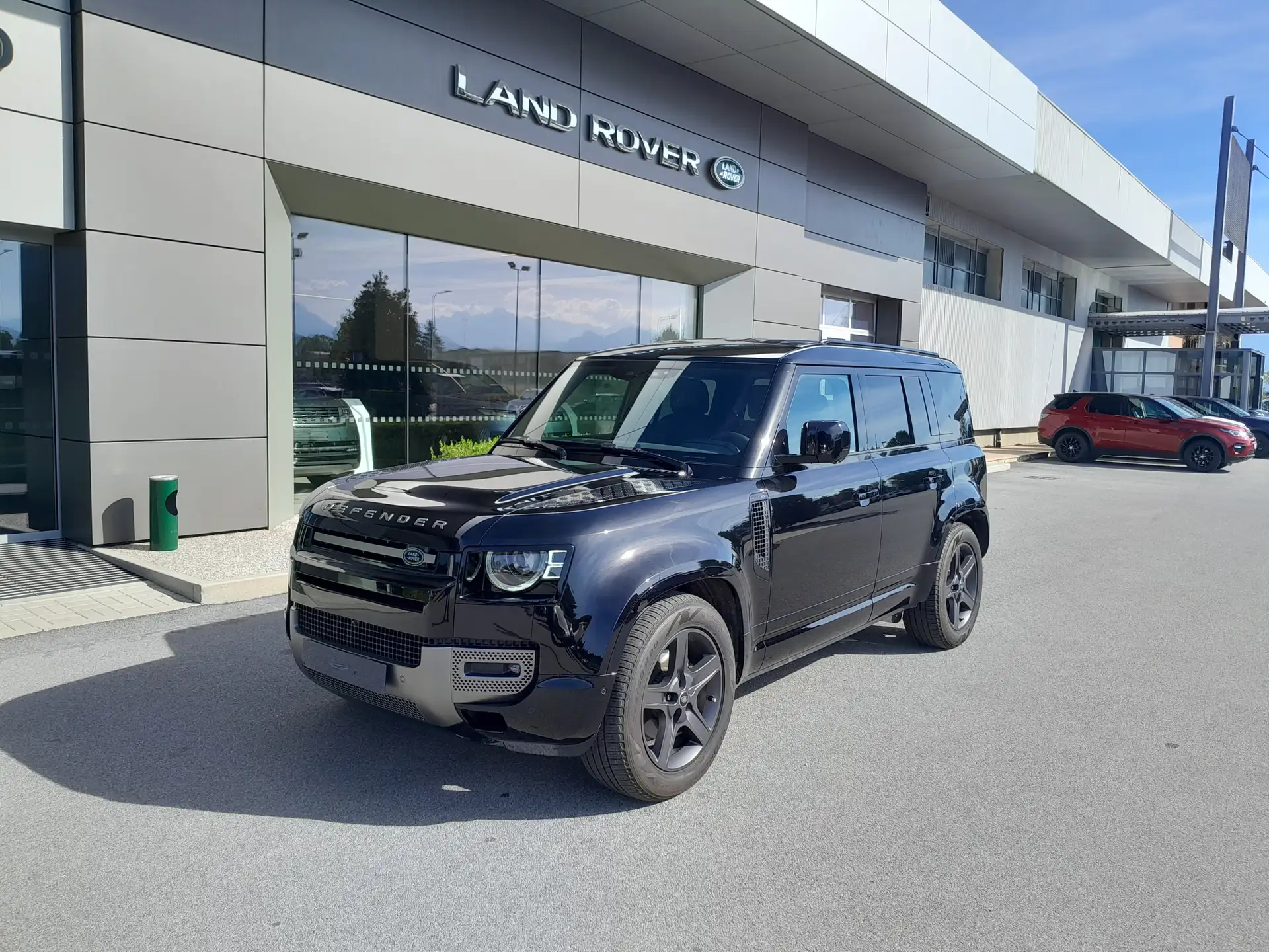 Land Rover Defender 2025 건메탈 사진 1