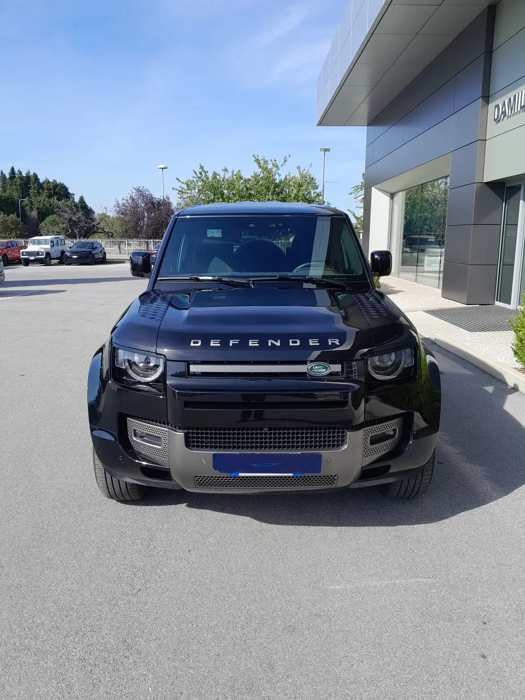 Land Rover Defender 2025 건메탈 사진 2