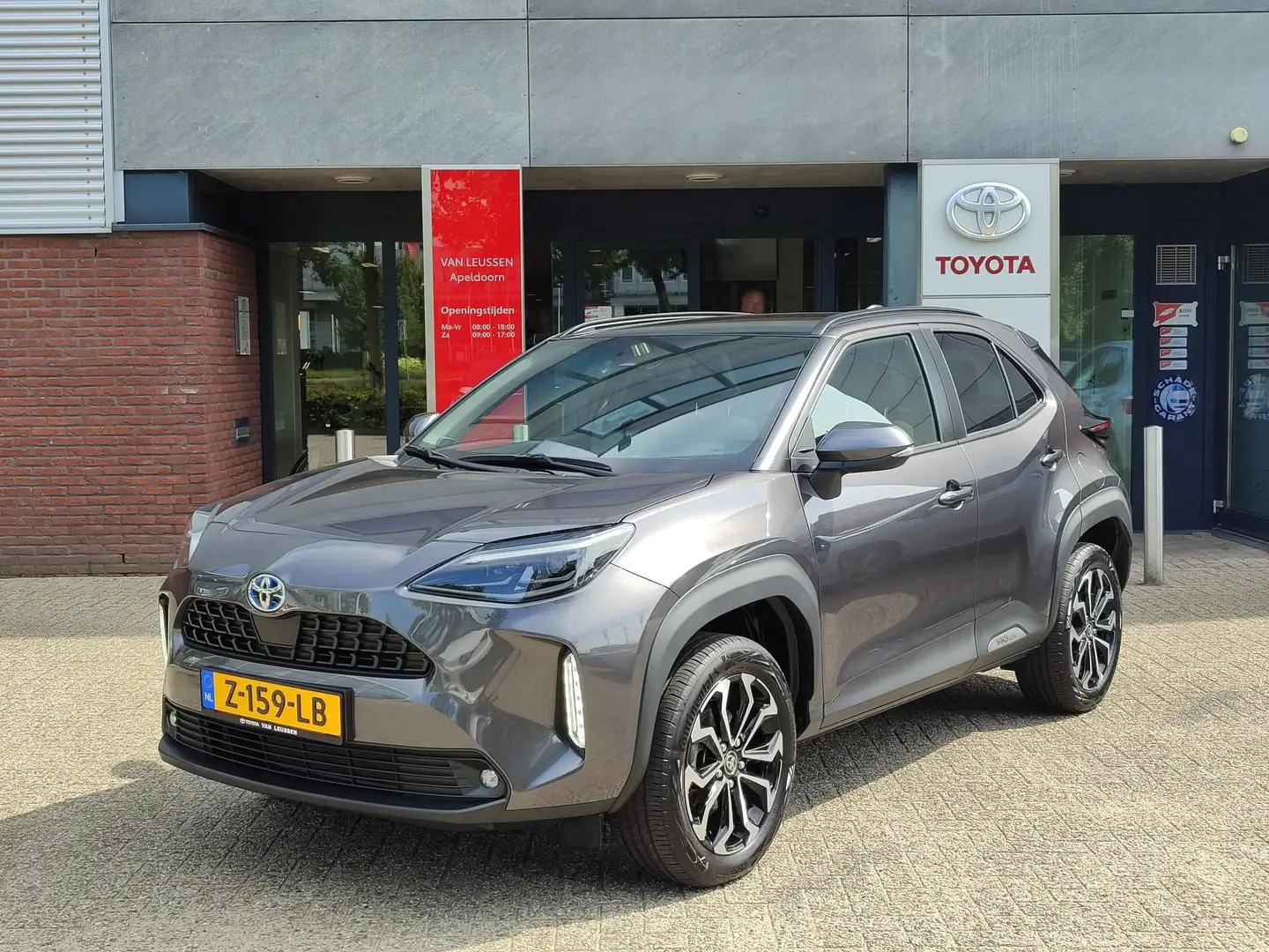 Toyota Yaris Cross 1.5 HYBRID AWD STYLE PANODAK APPLE/ANDROID EL-ACHT Grijs - 1