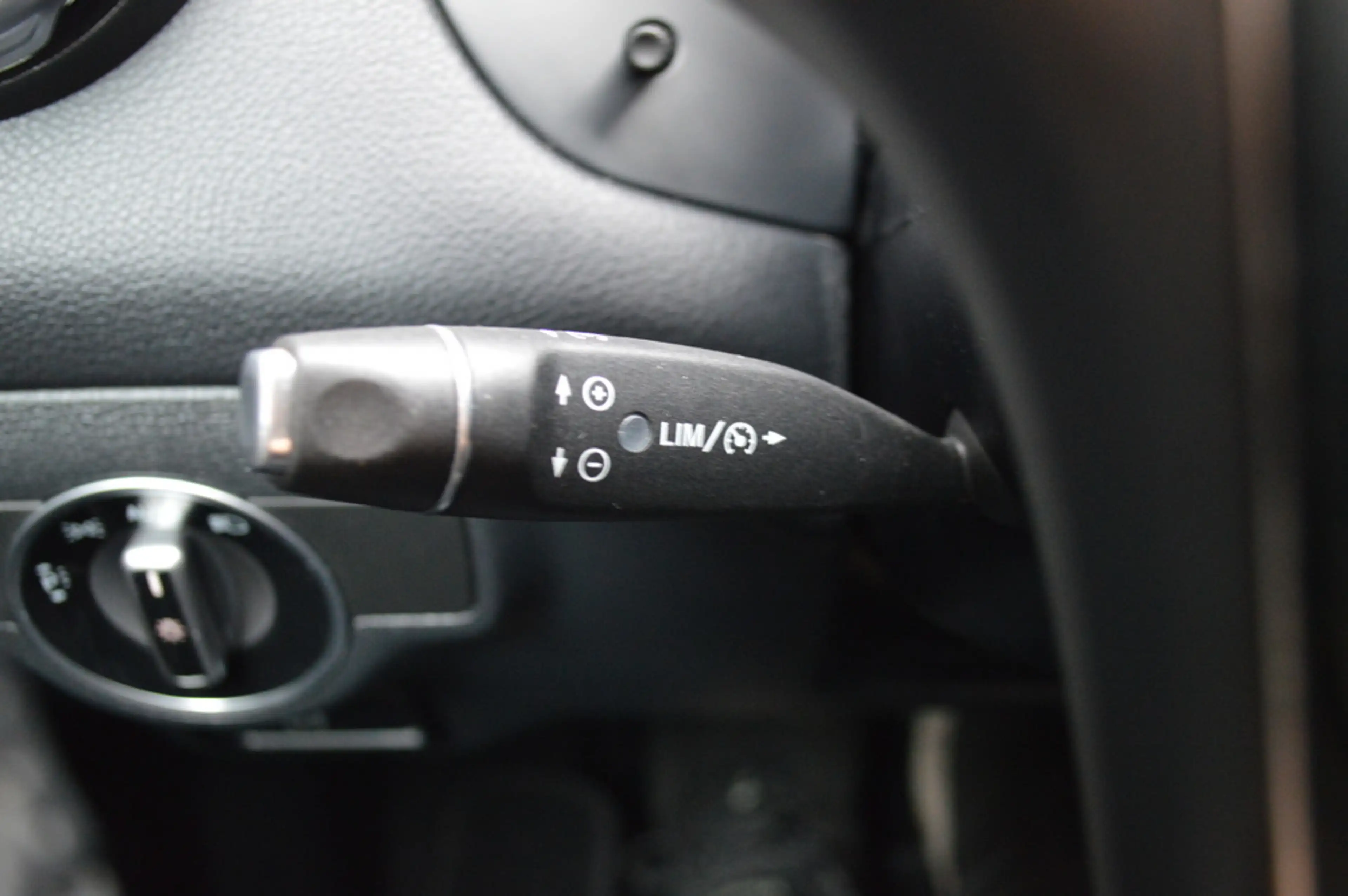 Mercedes-Benz GLA 180 Led Navi Camera Pdc — photo 15