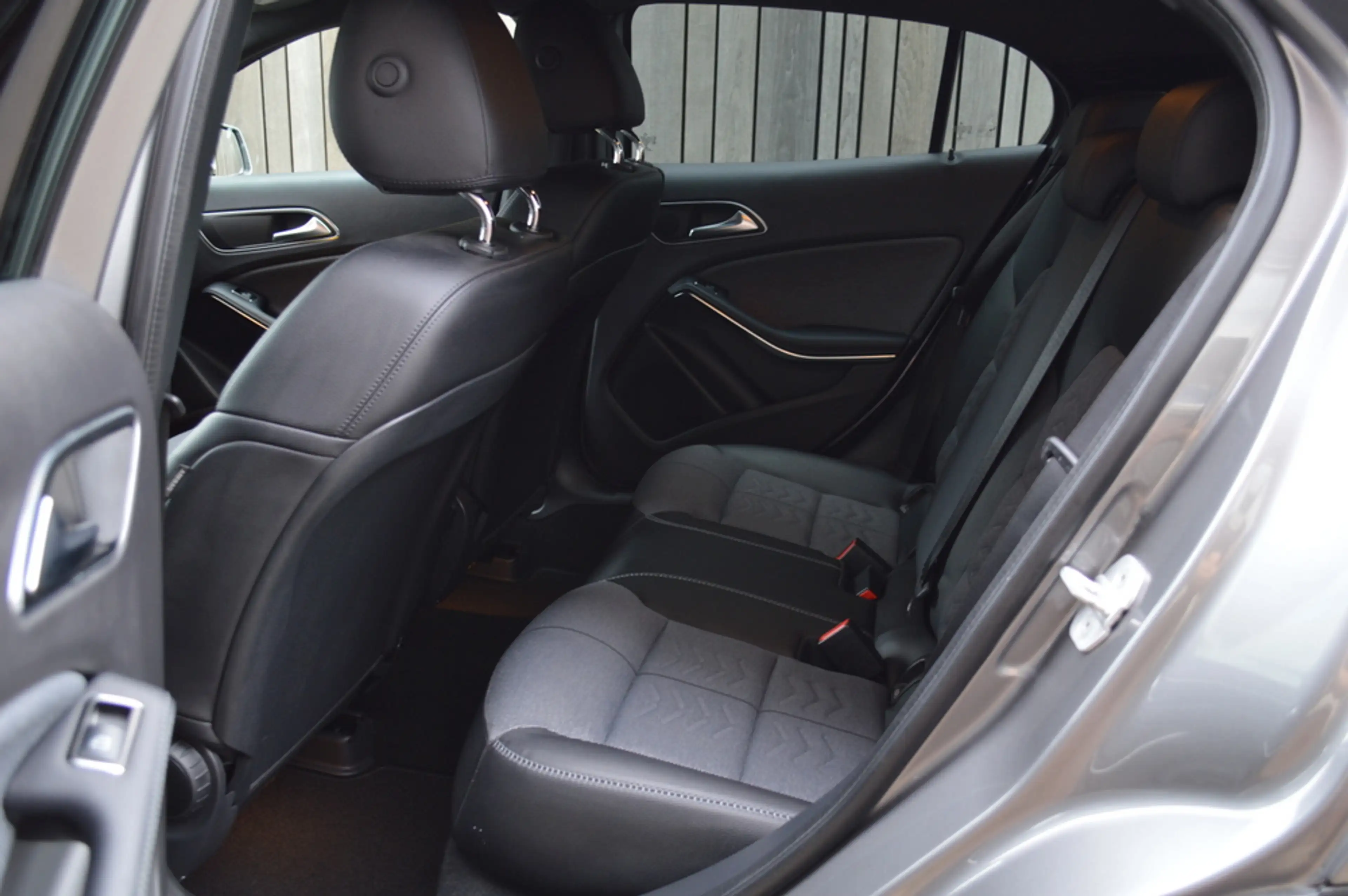 Mercedes-Benz GLA 180 Led Navi Camera Pdc — photo 10