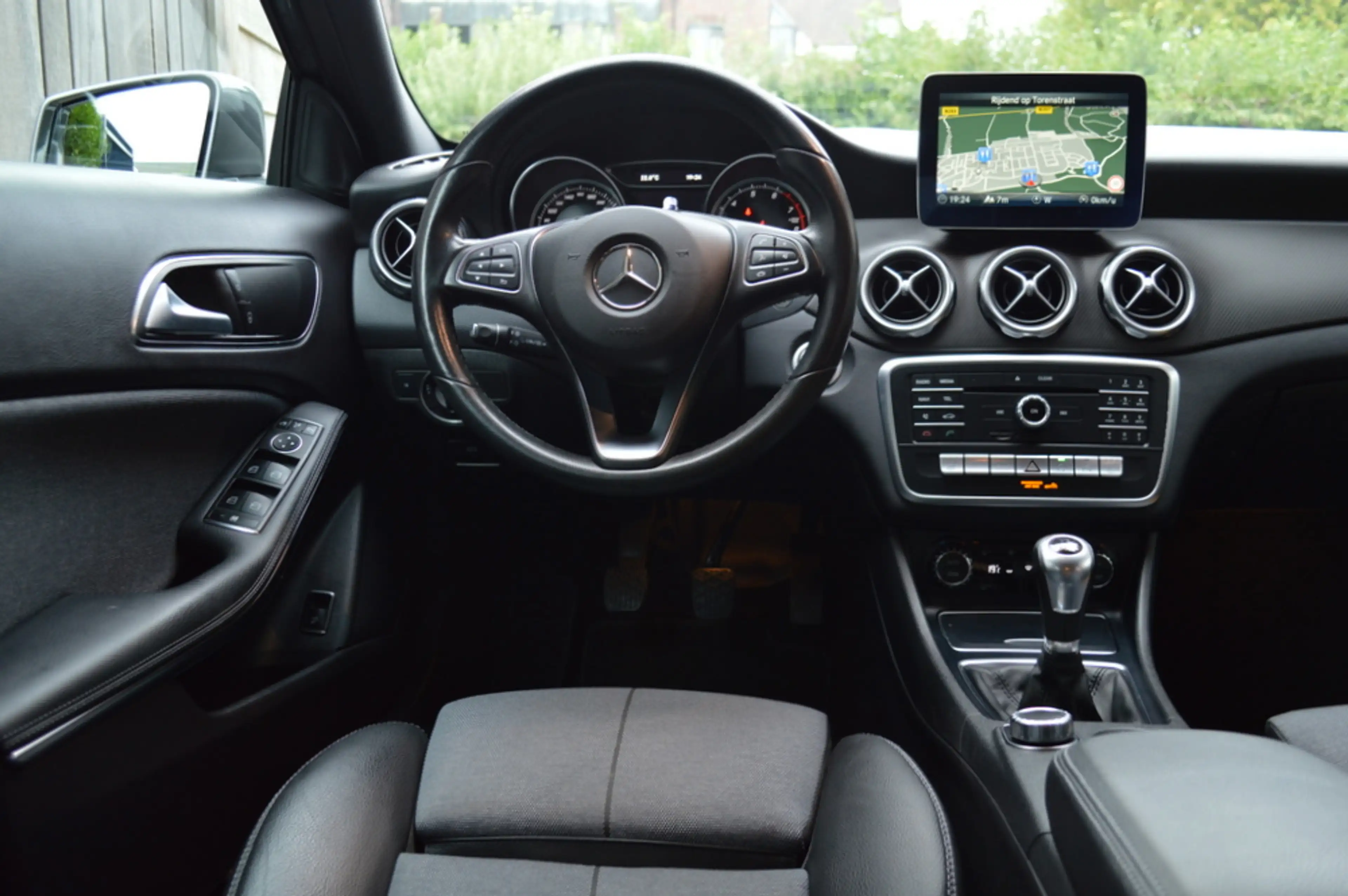 Mercedes-Benz GLA 180 Led Navi Camera Pdc — photo 4