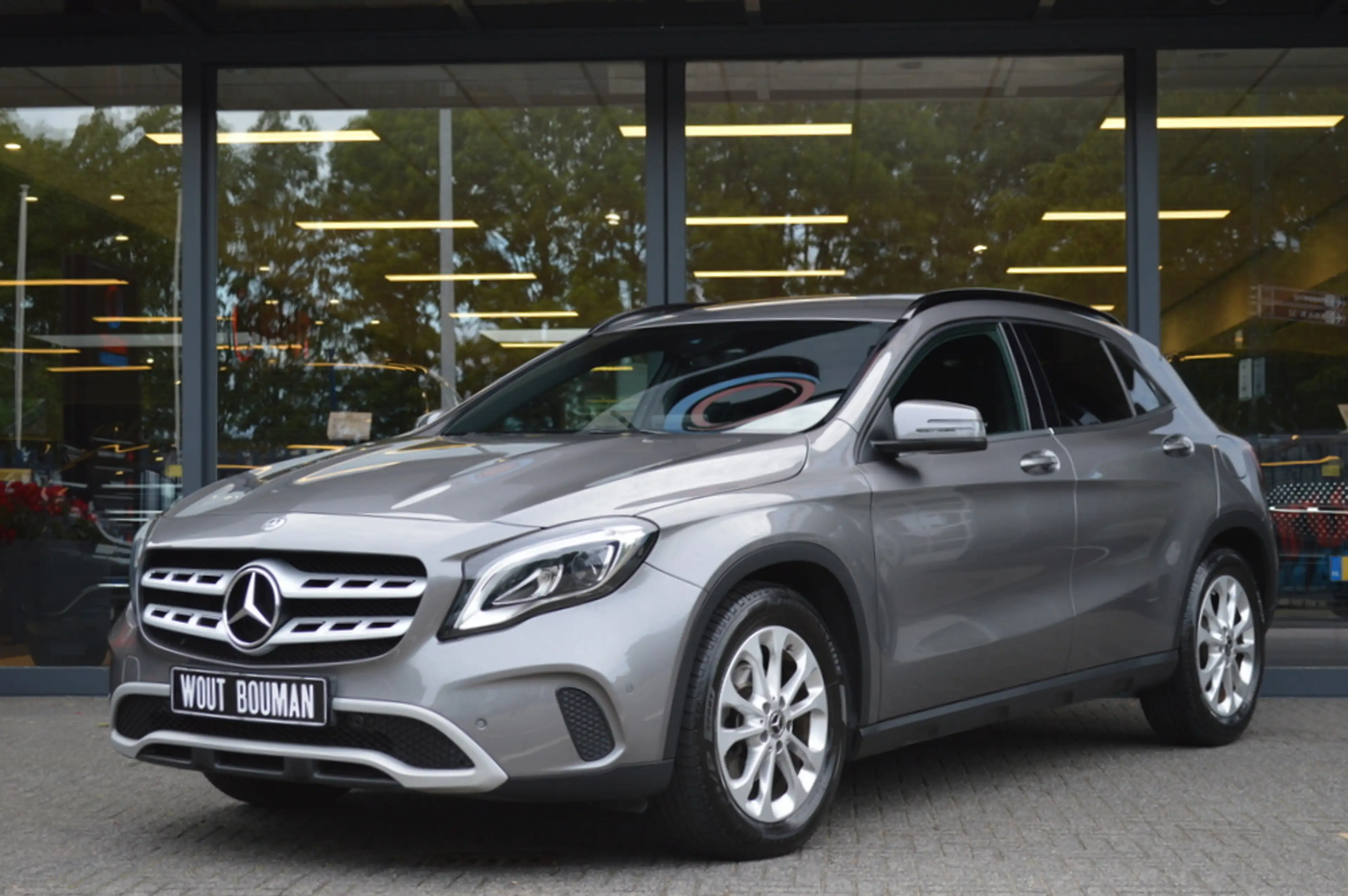 Mercedes-Benz GLA 180 Led Navi Camera Pdc — photo 2