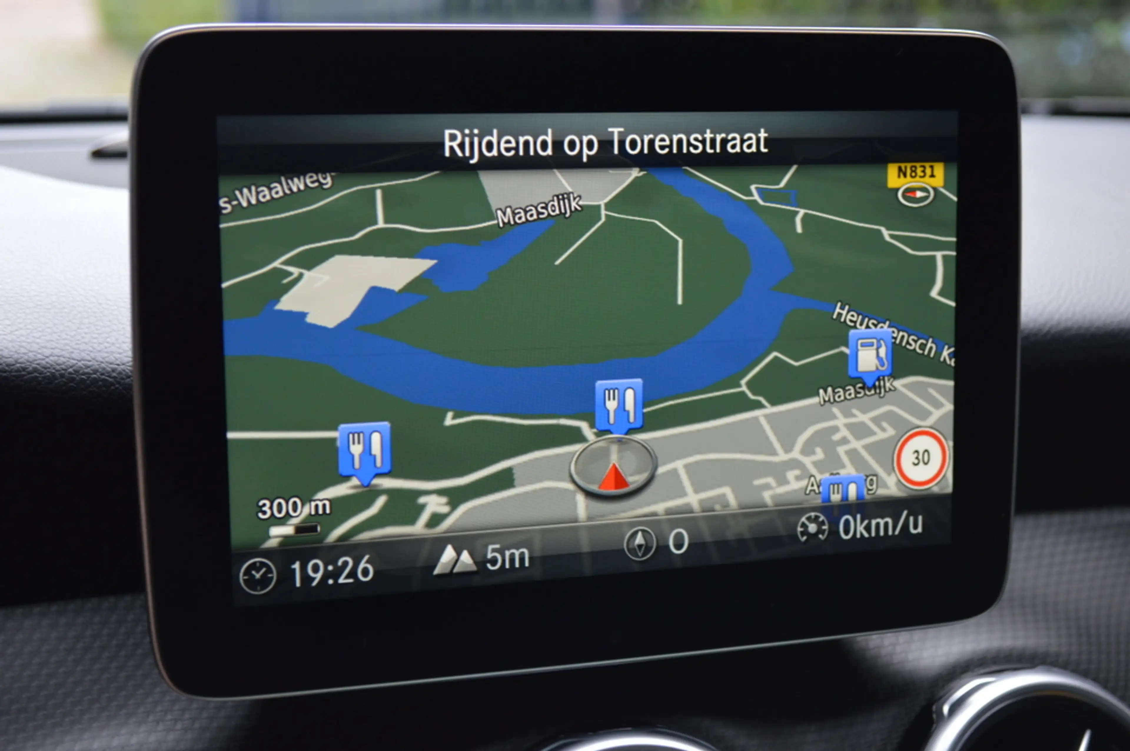 Mercedes-Benz GLA 180 Led Navi Camera Pdc — photo 11