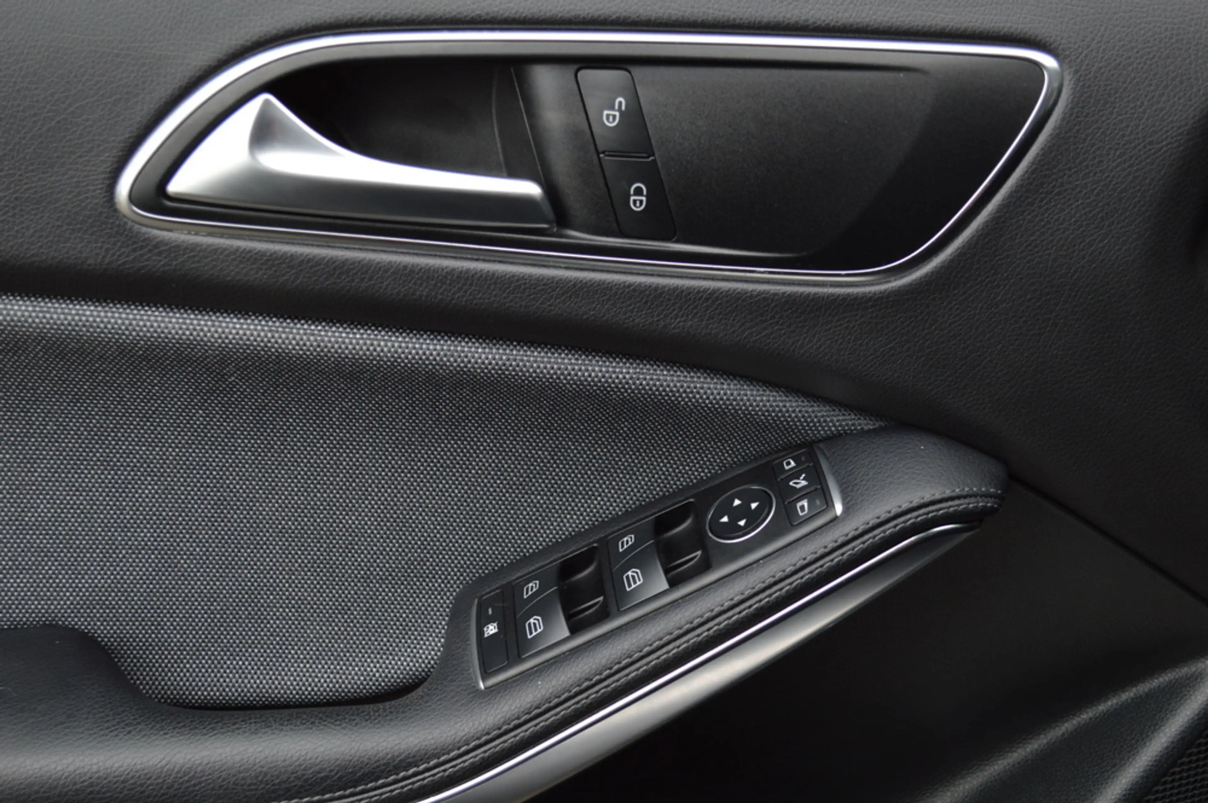 Mercedes-Benz GLA 180 Led Navi Camera Pdc — photo 13