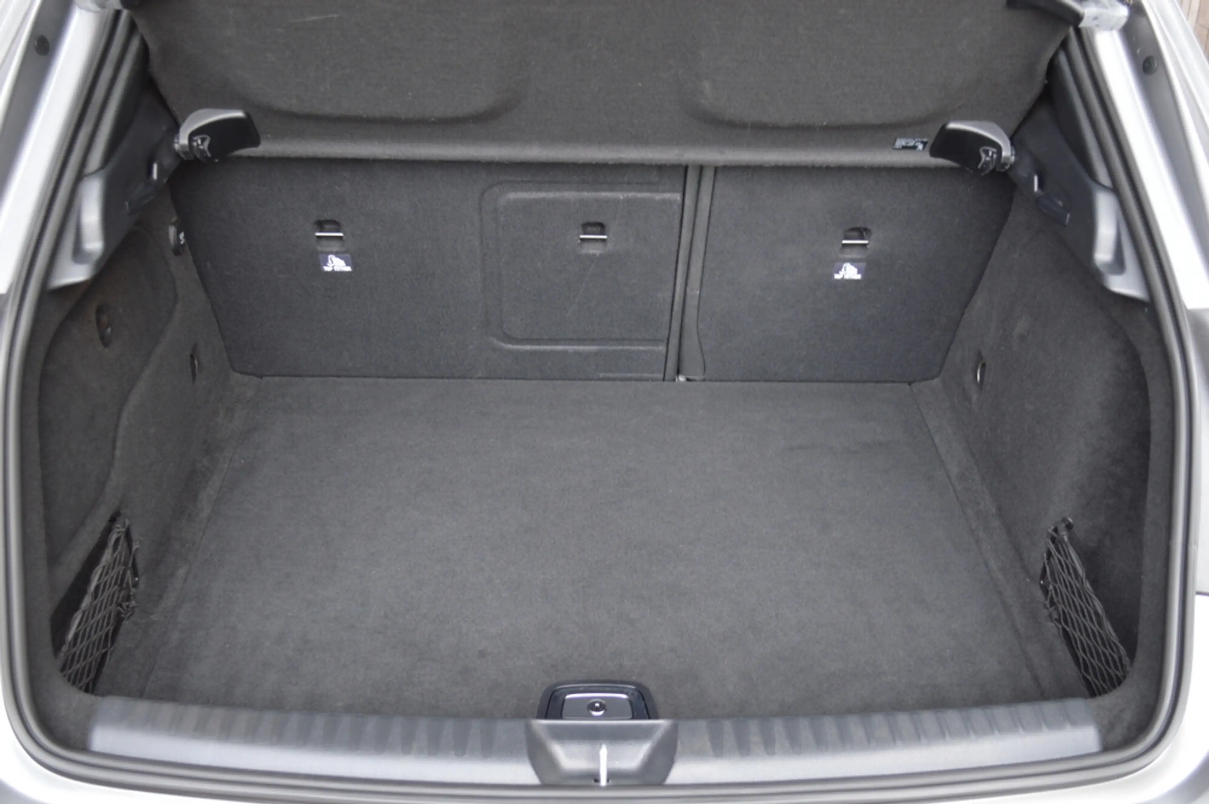 Mercedes-Benz GLA 180 Led Navi Camera Pdc — photo 20
