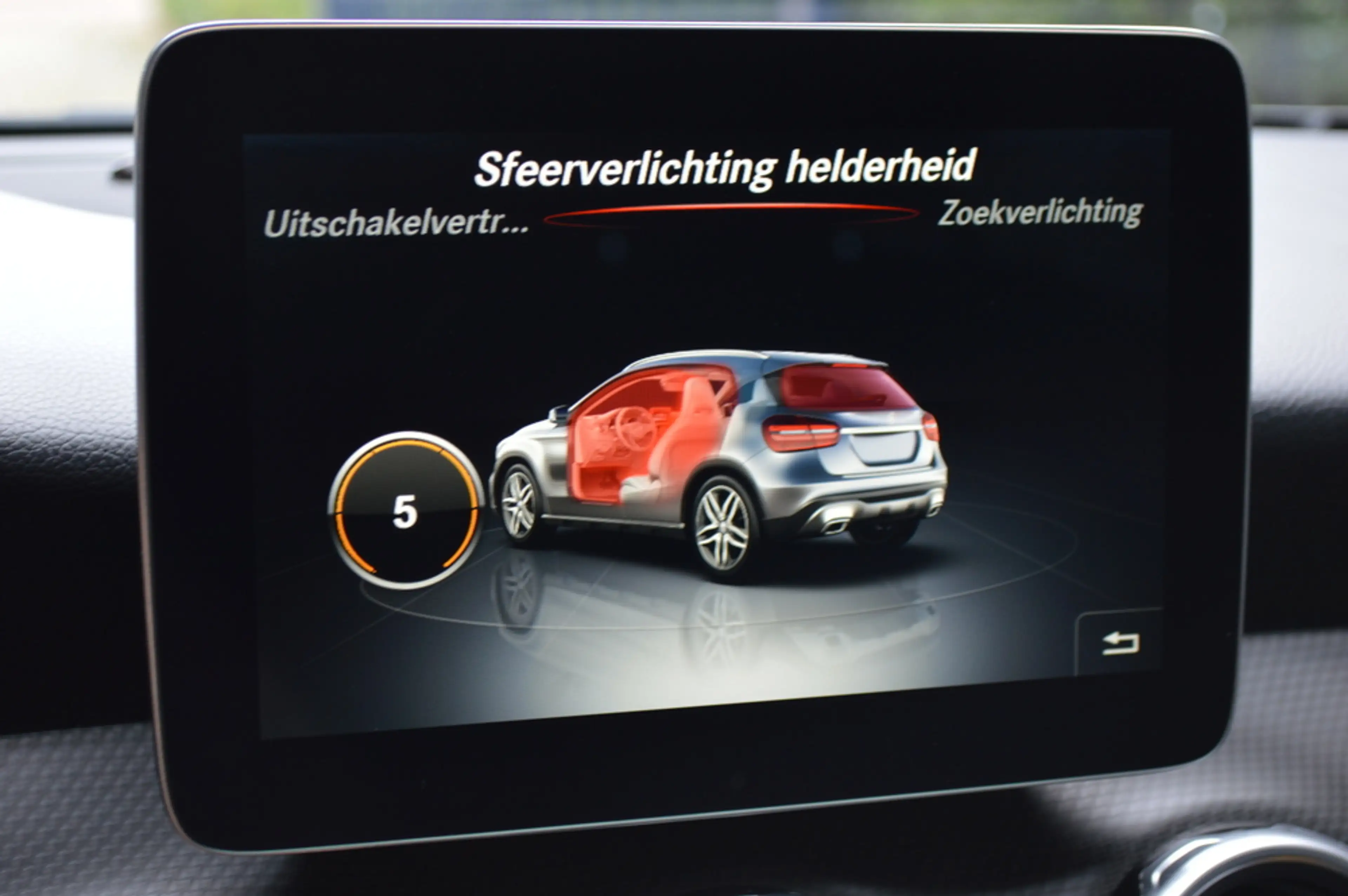 Mercedes-Benz GLA 180 Led Navi Camera Pdc — photo 16