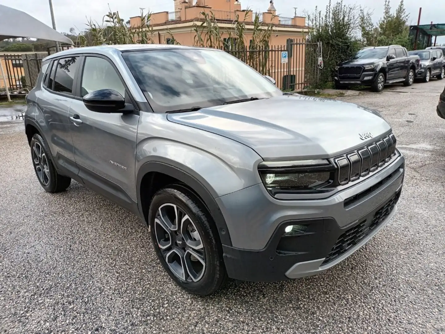 Jeep Avenger 1200 MHEV SUMMIT AUTOM 100CV TETTO INFOTAINMENT Grau - 1