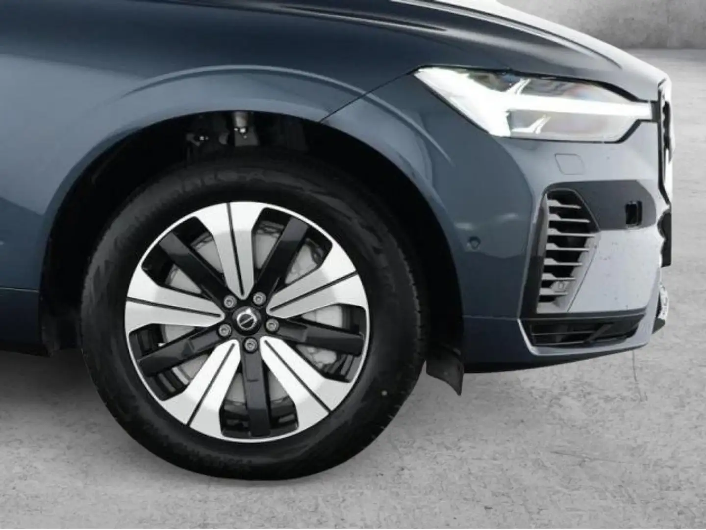 Volvo XC60 T6 Plus Dark Recharge Plug-In Hybrid AWD Blau - 2