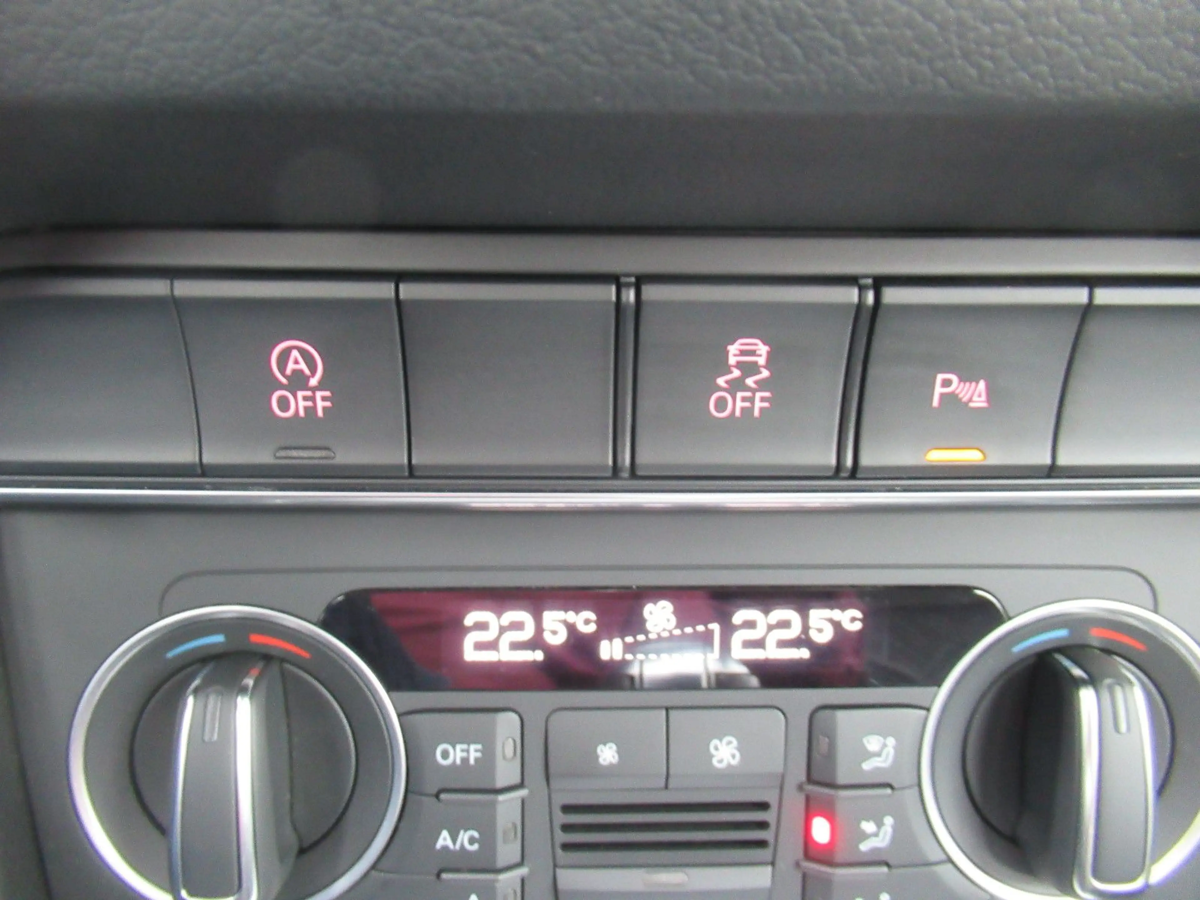 Audi Q3 quattro PANORAMA XEN LEDER AHK NAVI S-TRONIC — photo 16