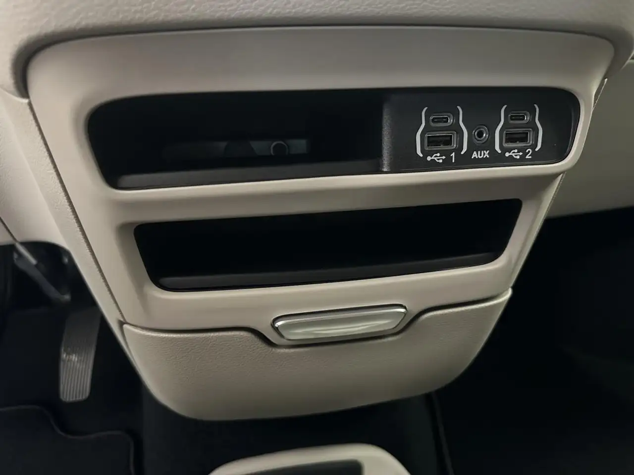 Chrysler Grand Caravan снимка Chrysler Grand Caravan