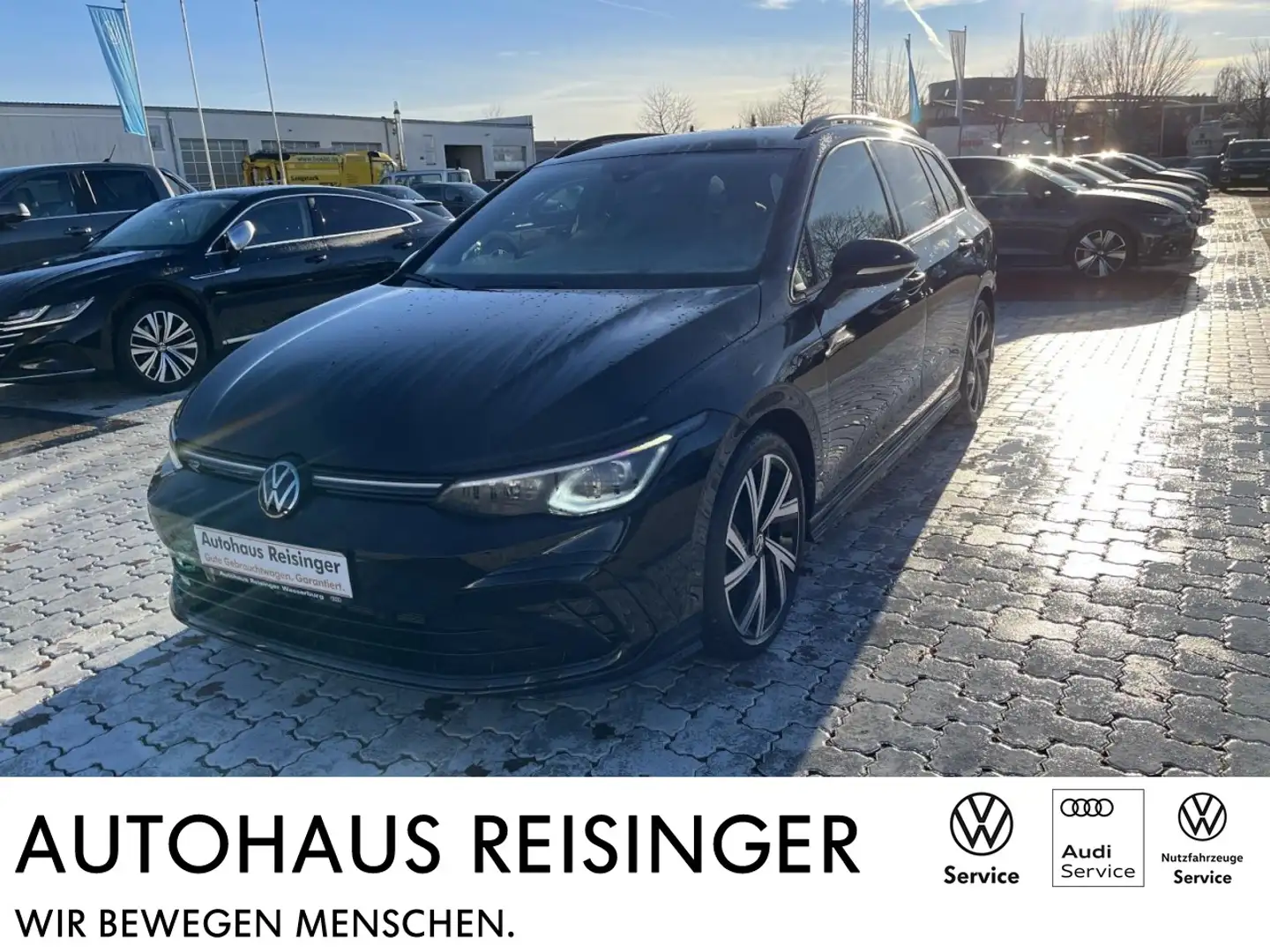 Volkswagen Golf VIII Variant 1,5 eTSI R-Line DSG (AHK+Navi+RearVie Schwarz - 1