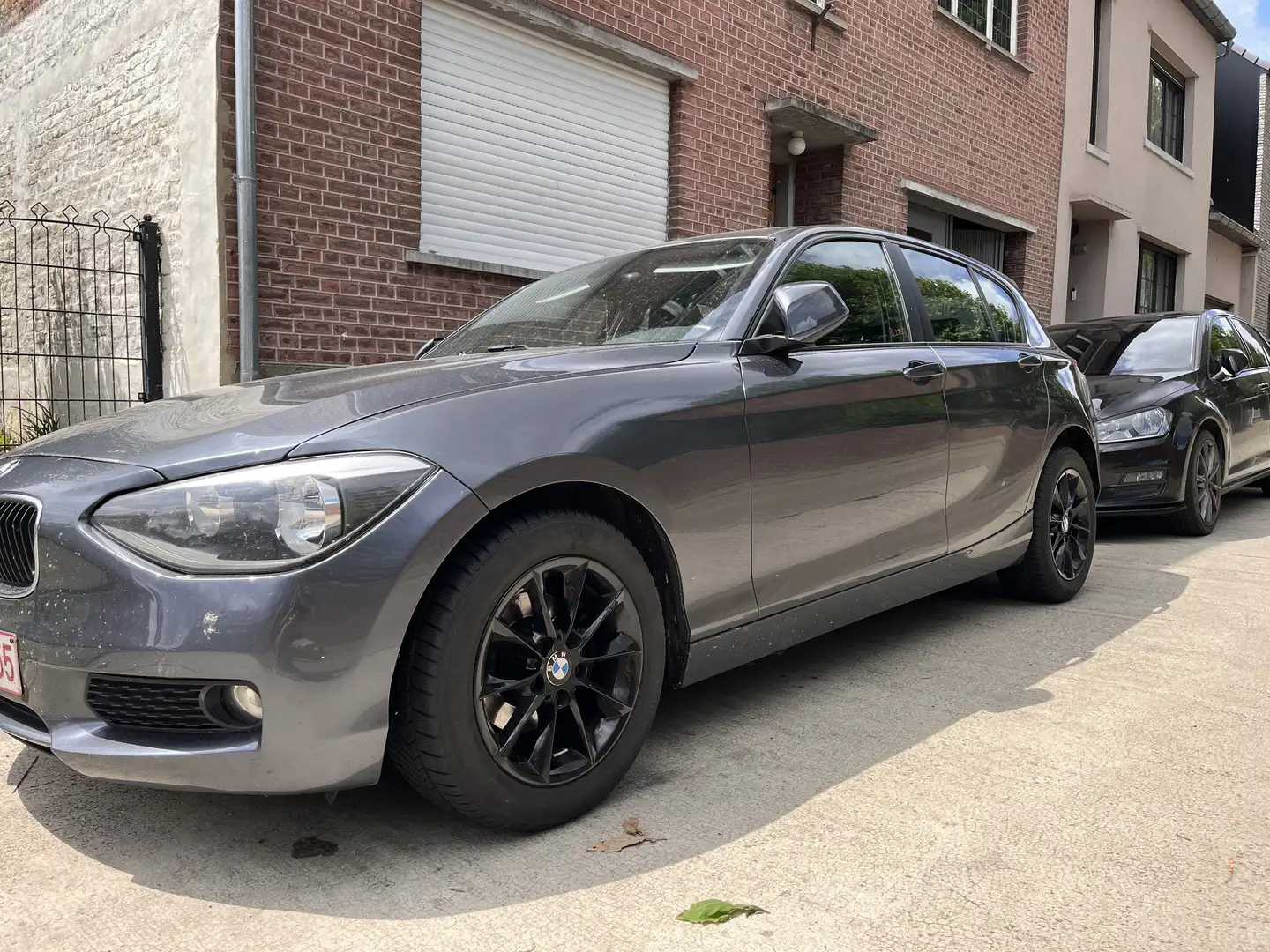 BMW 116 116d EfficientDynamics Edition Sport Line Grijs - 2
