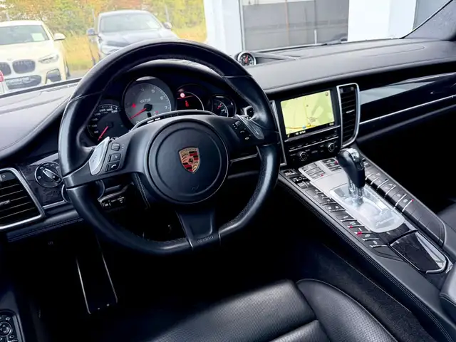 Porsche Panamera view 10