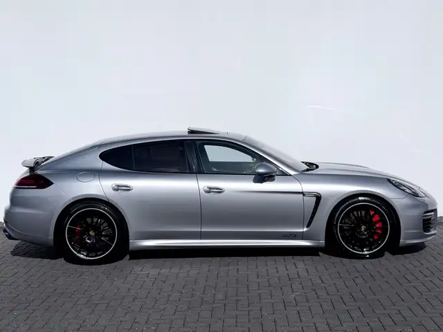 Porsche Panamera view 4