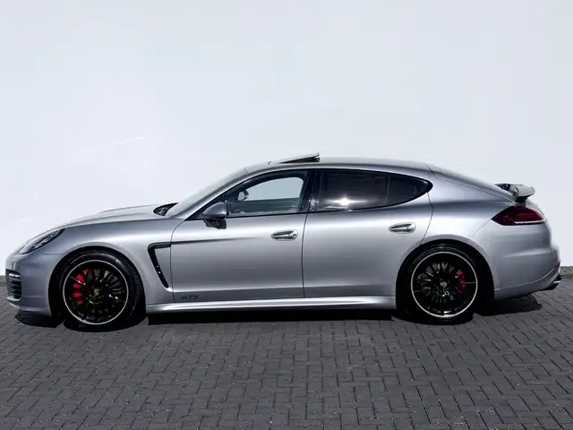 Porsche Panamera view 8