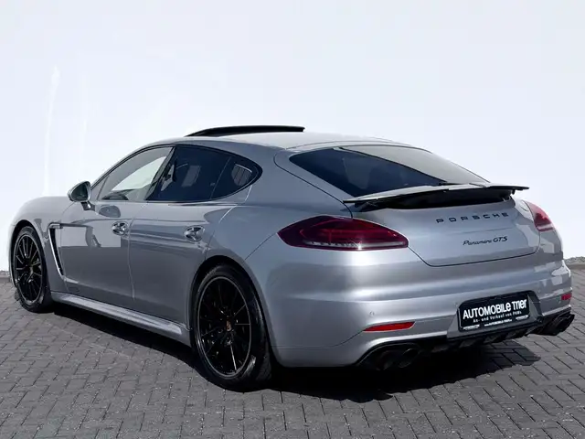 Porsche Panamera view 7