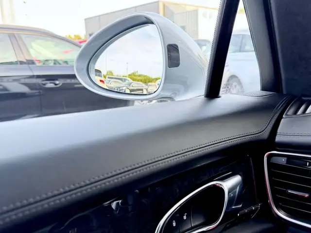 Porsche Panamera view 16