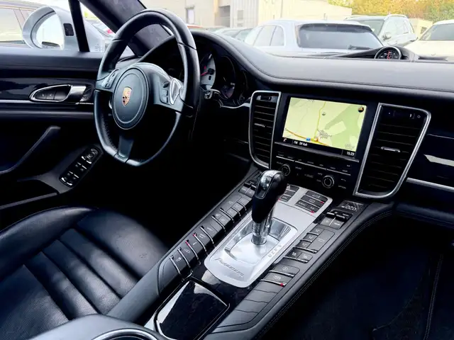 Porsche Panamera view 11