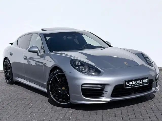 Porsche Panamera view 3