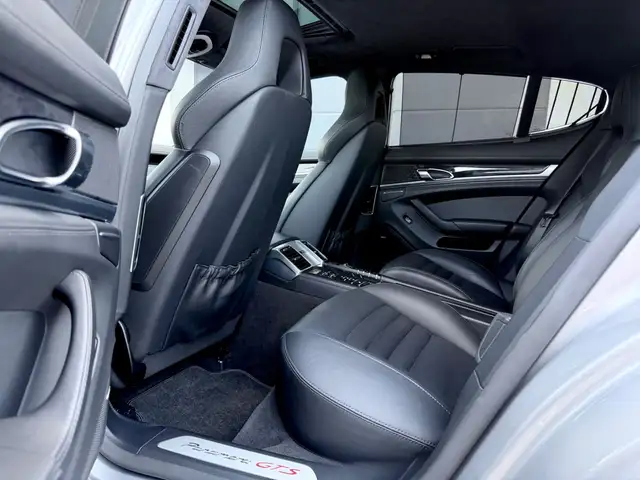 Porsche Panamera view 13