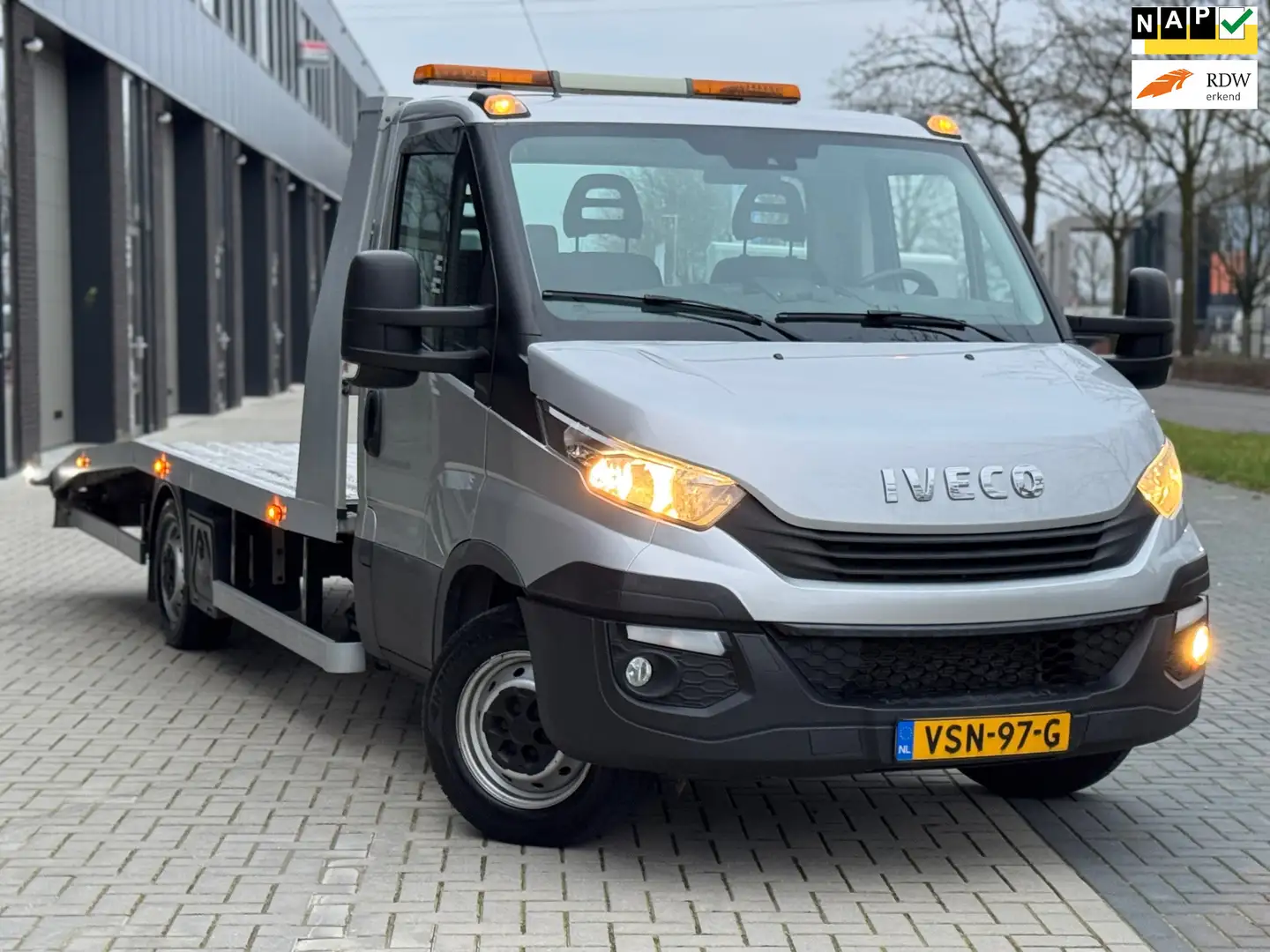 Iveco Daily 35S18 3.0 180 PK JEGGER OPRIJWAGEN MARGE Grijs - 1