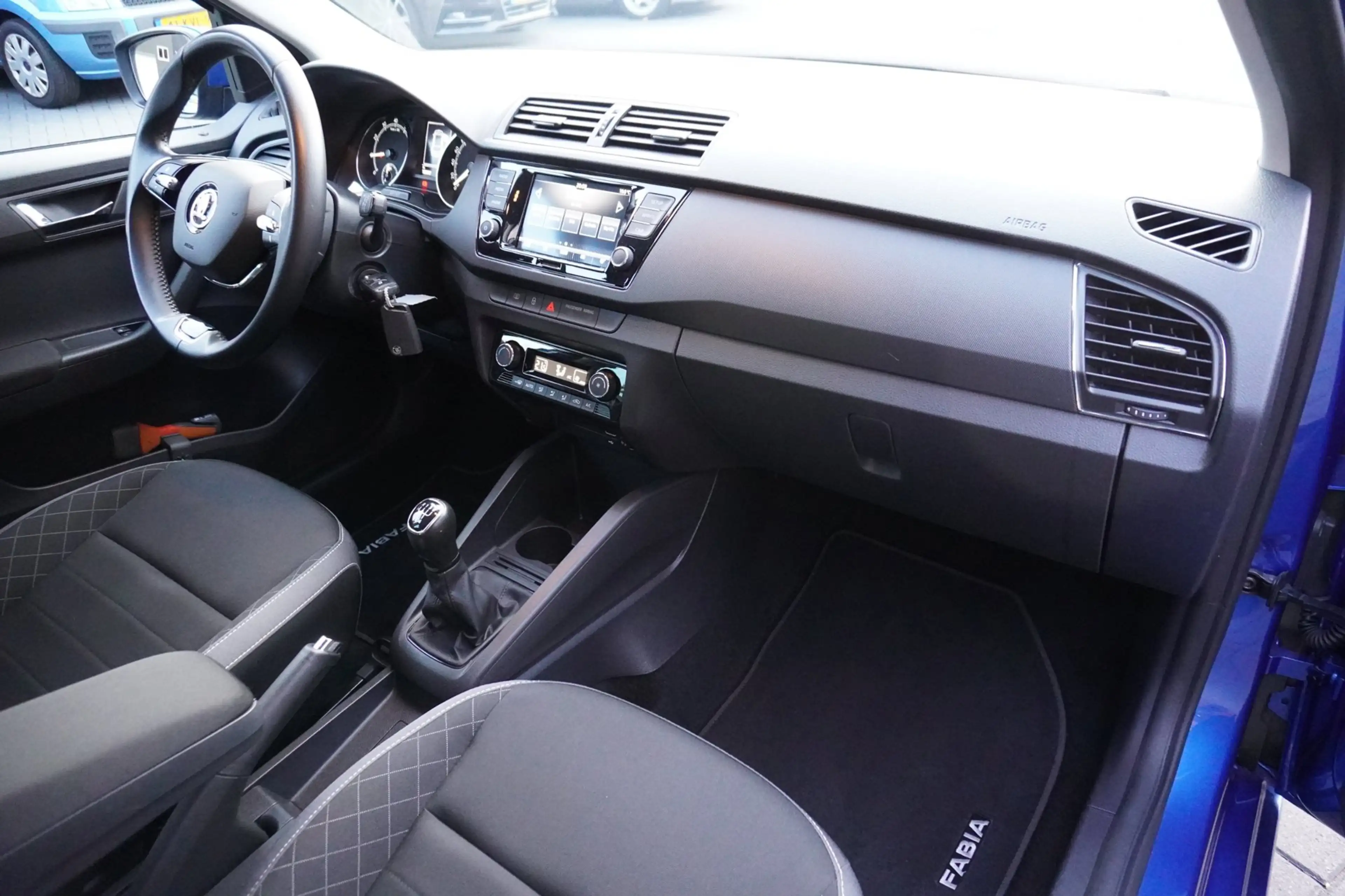 Skoda Fabia 1.0 TSI Ambition — photo 12