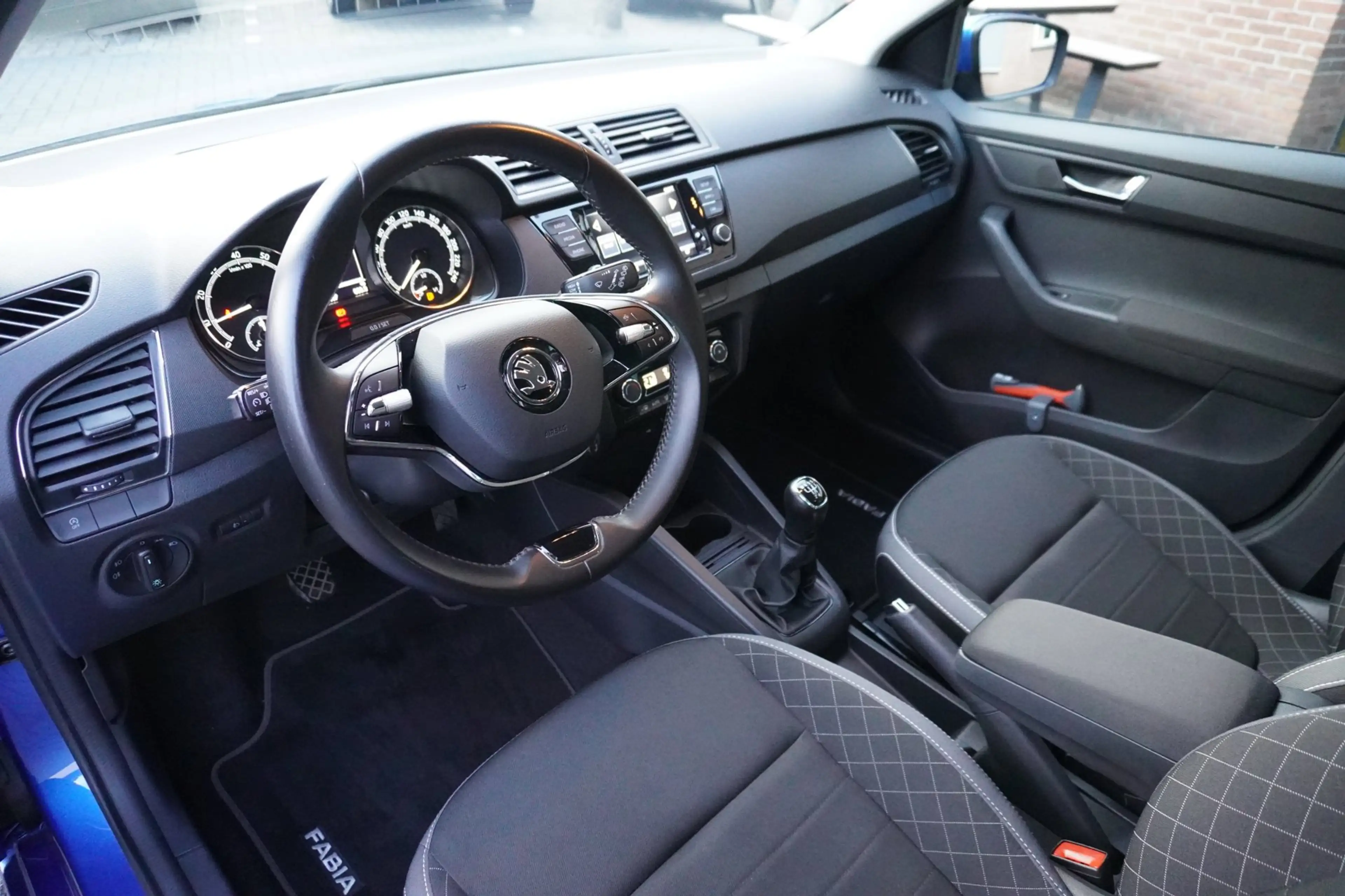 Skoda Fabia 1.0 TSI Ambition — photo 8