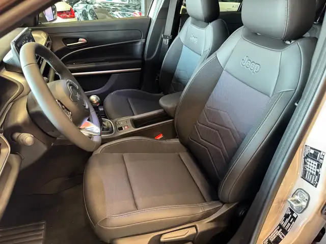 Jeep Avenger view 11