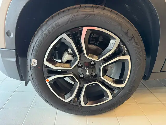 Jeep Avenger view 9